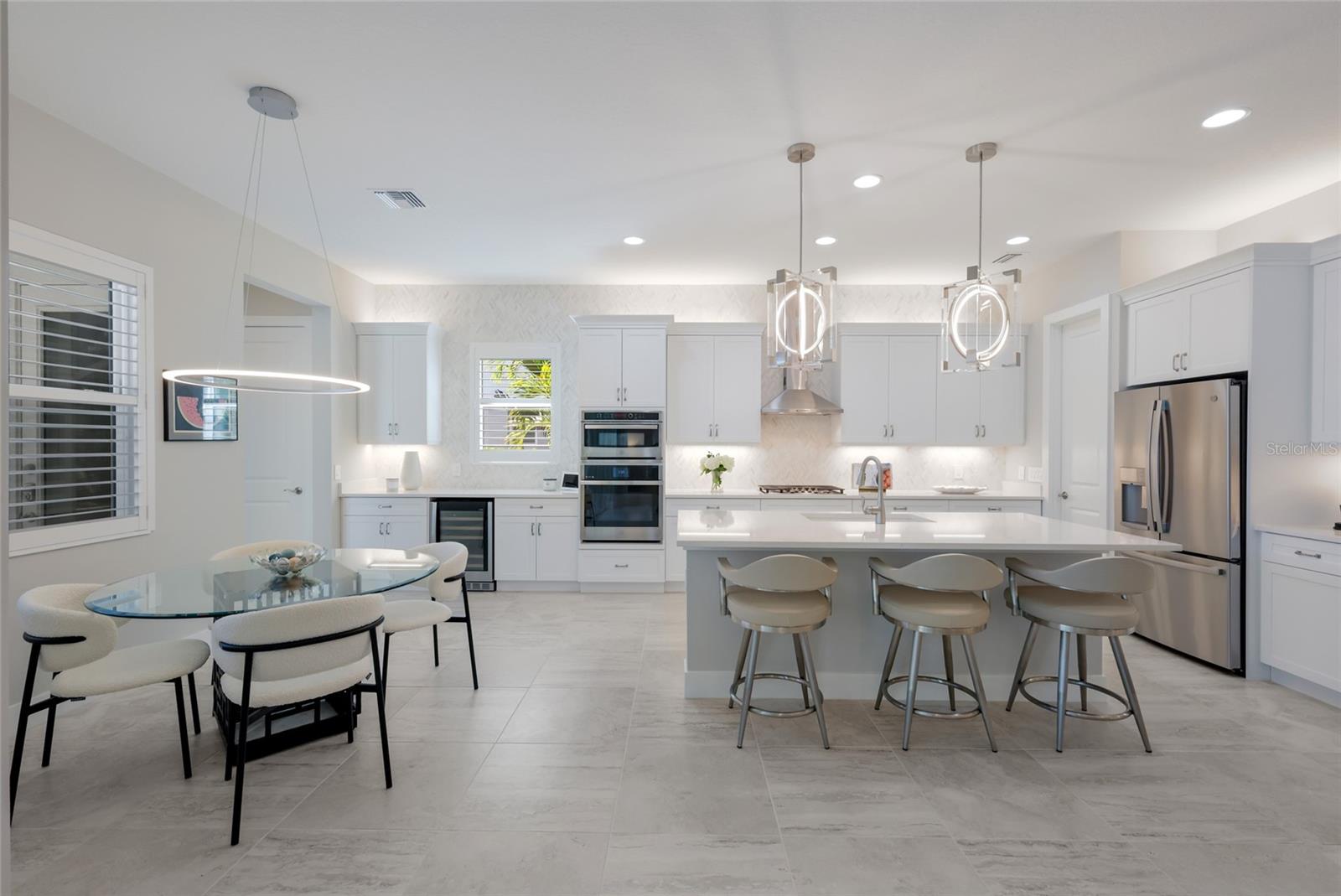 LAKEHOUSE COVE AT WATERSIDE - Residential