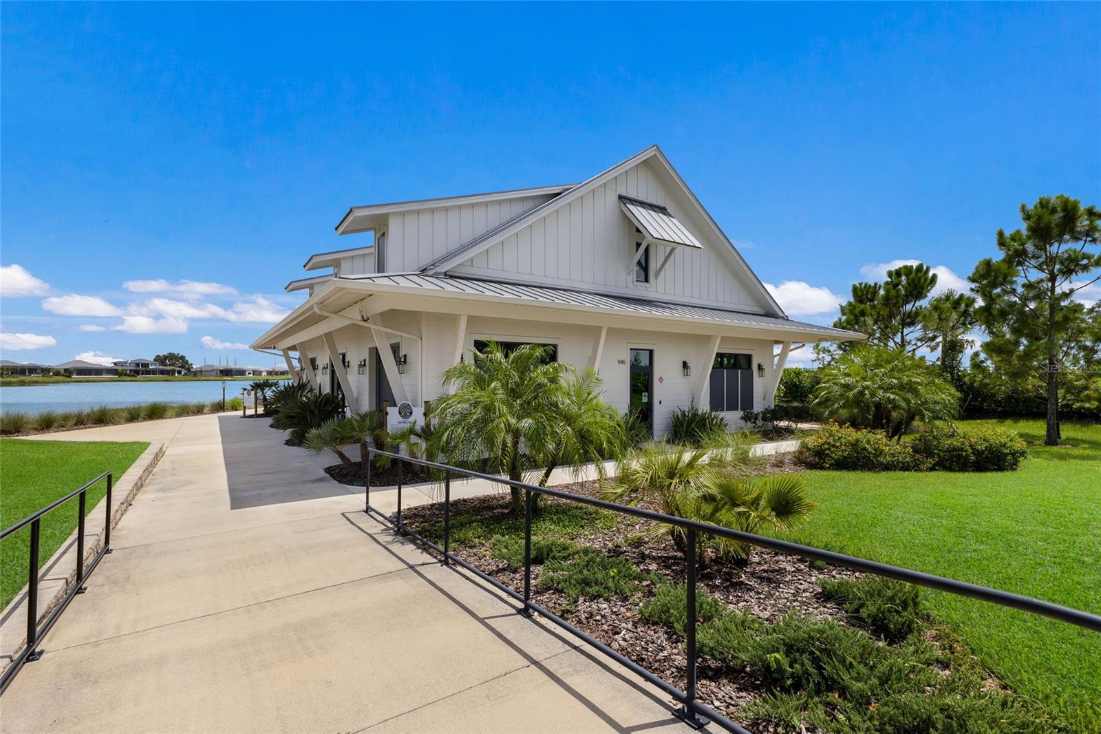 LAKEHOUSE COVE AT WATERSIDE - Residential