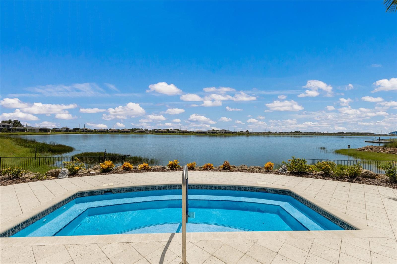 LAKEHOUSE COVE AT WATERSIDE - Residential