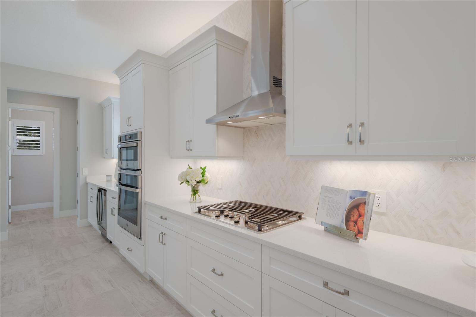 LAKEHOUSE COVE AT WATERSIDE - Residential