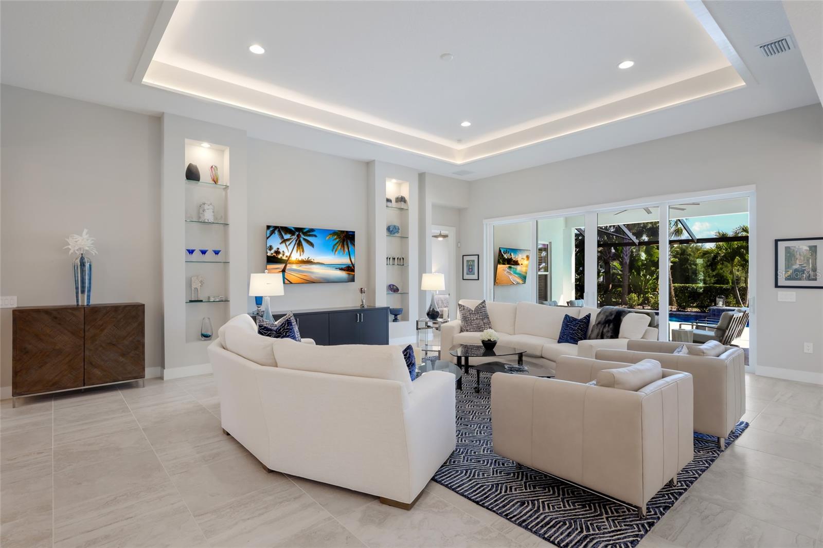 LAKEHOUSE COVE AT WATERSIDE - Residential