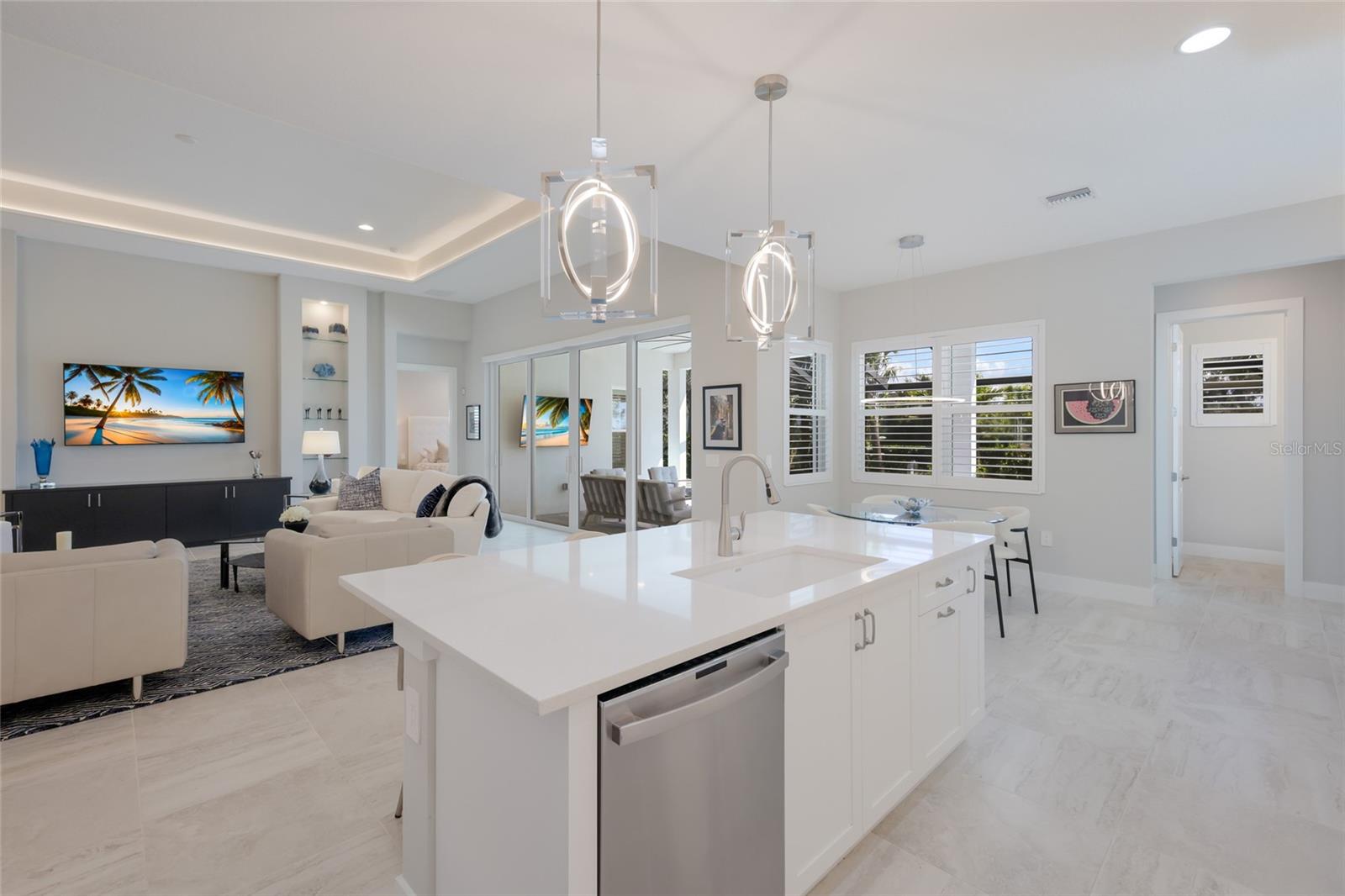 LAKEHOUSE COVE AT WATERSIDE - Residential