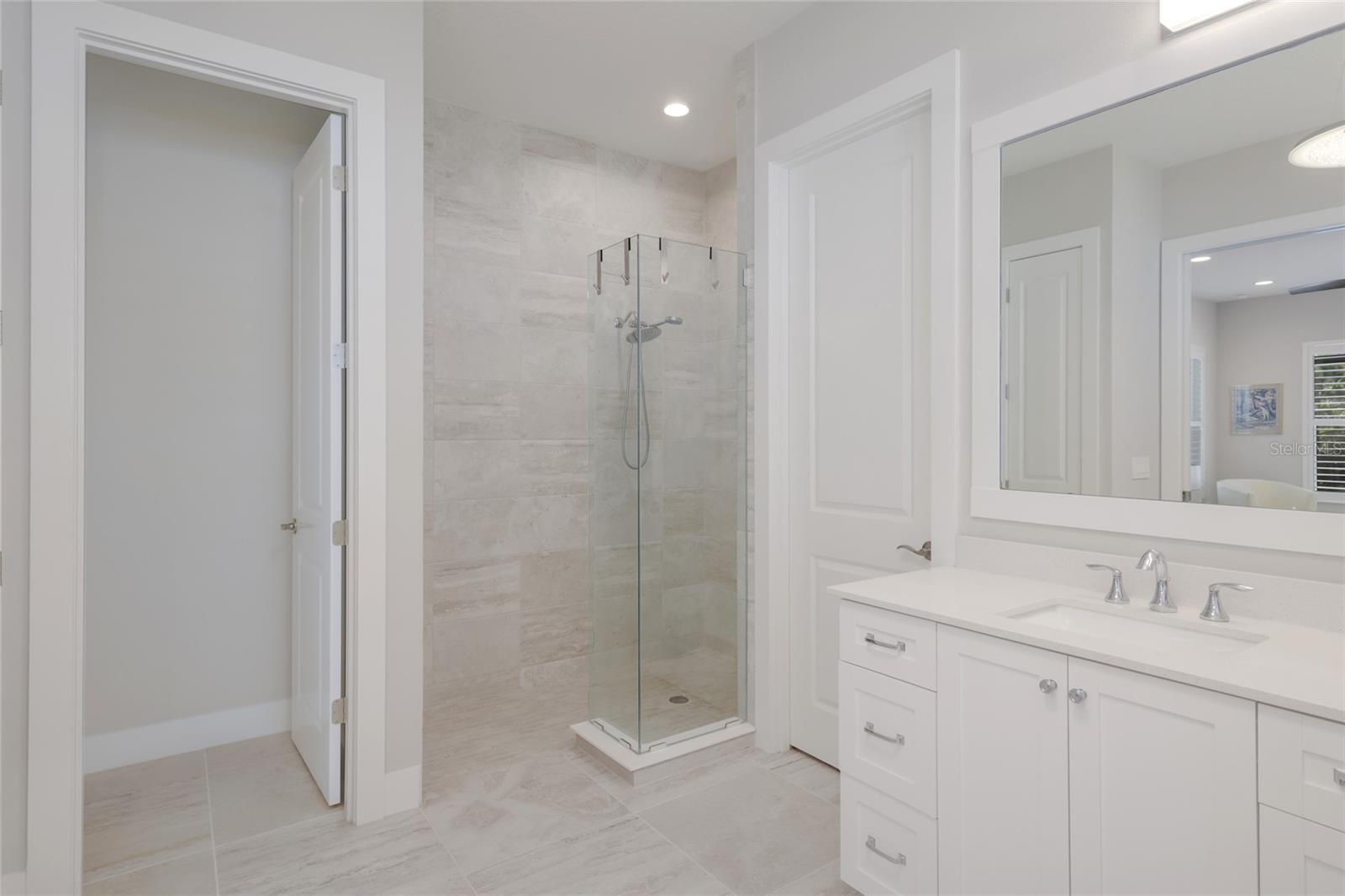 LAKEHOUSE COVE AT WATERSIDE - Residential