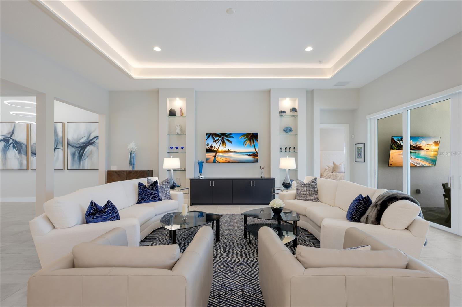 LAKEHOUSE COVE AT WATERSIDE - Residential