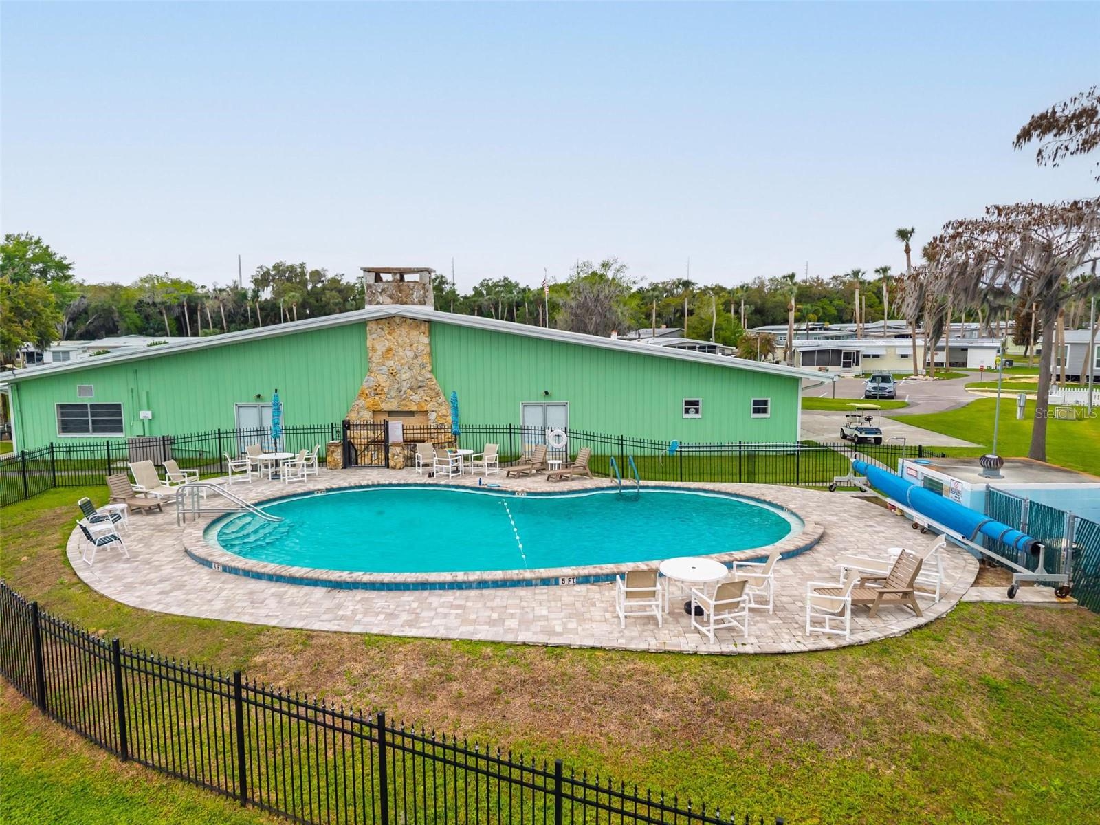 EUSTIS COUNTRY CLUB MANOR MHP UNIT 02A - Residential