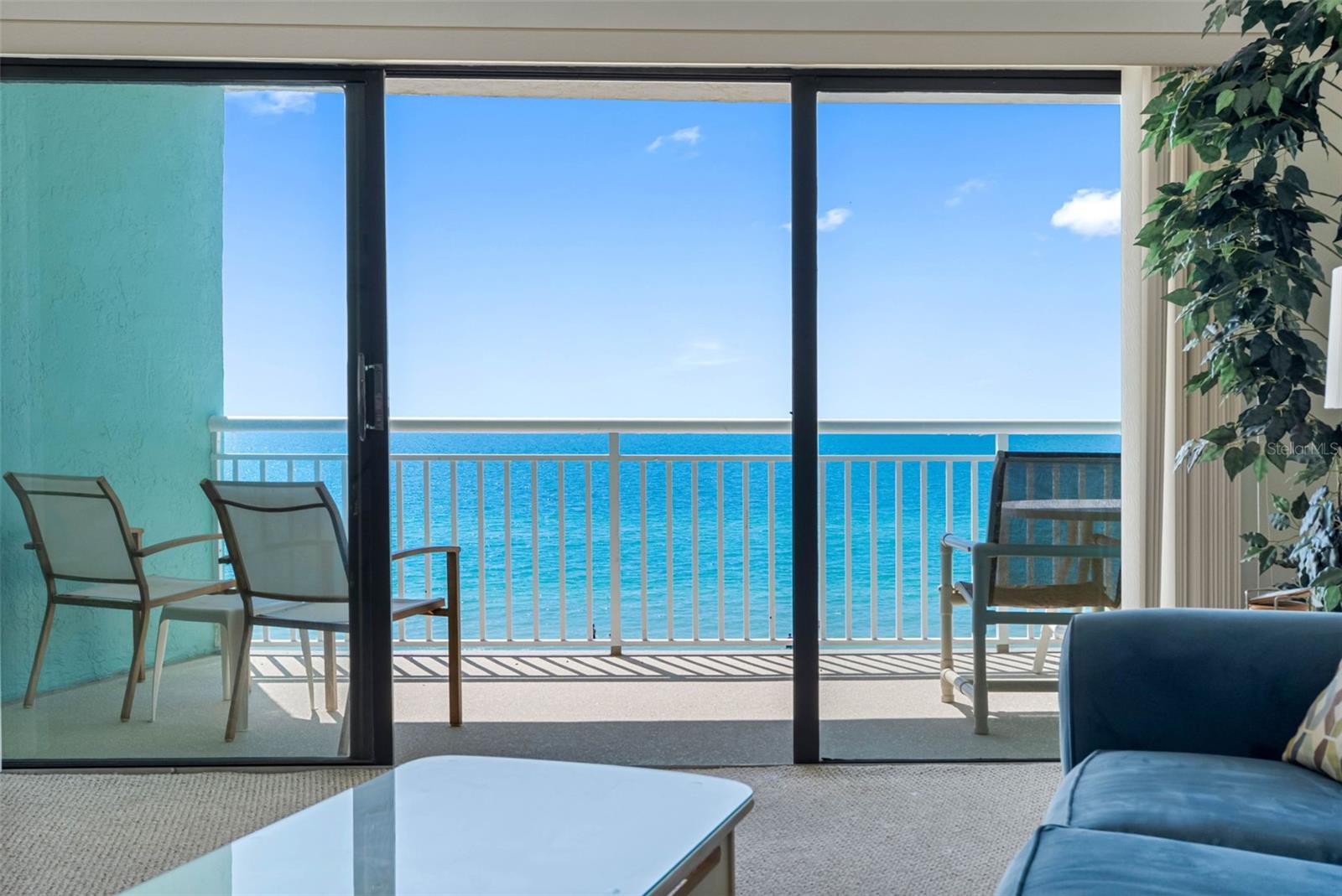 CHATEAUX CONDO - Residential