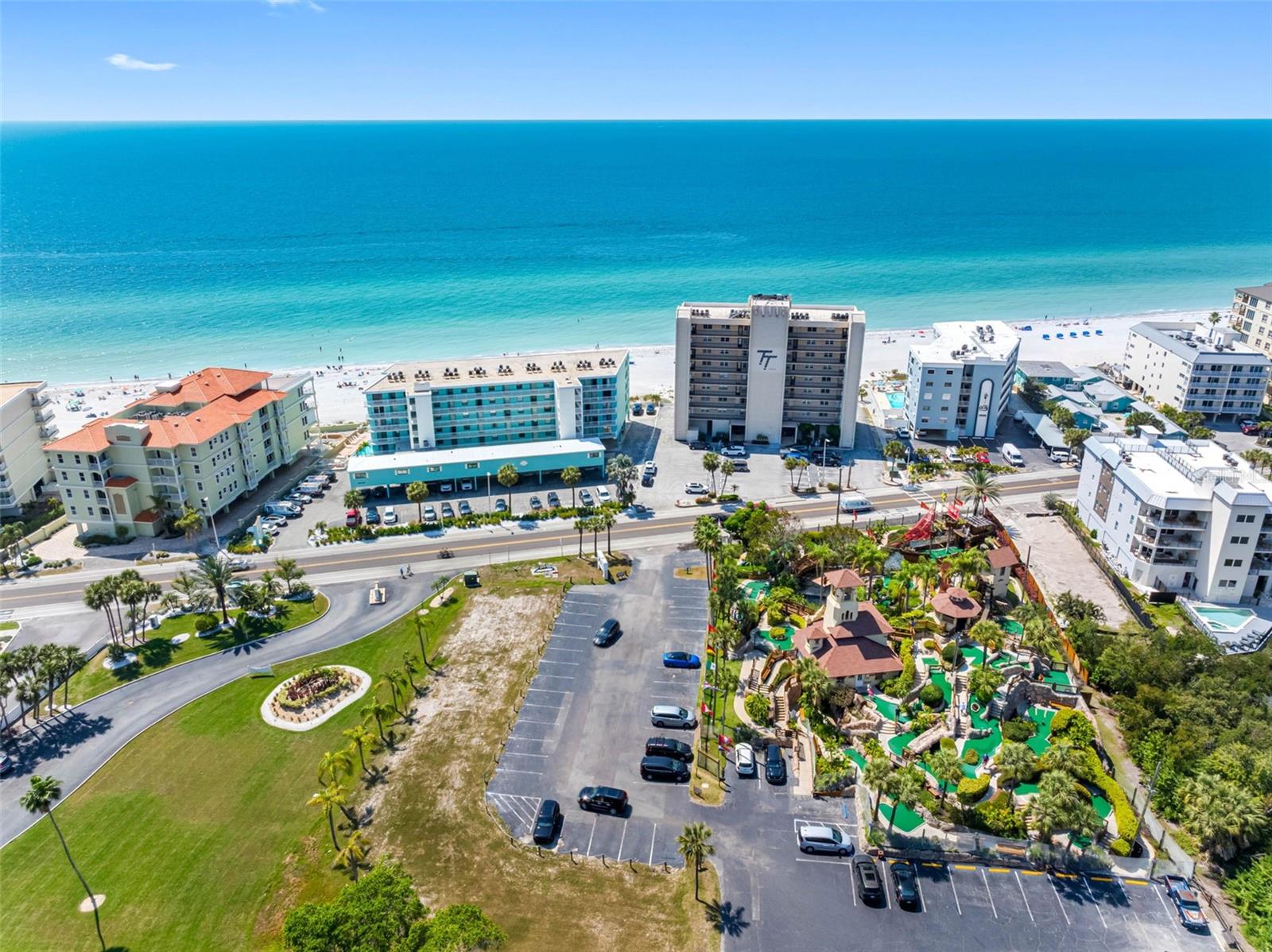 CHATEAUX CONDO - Residential