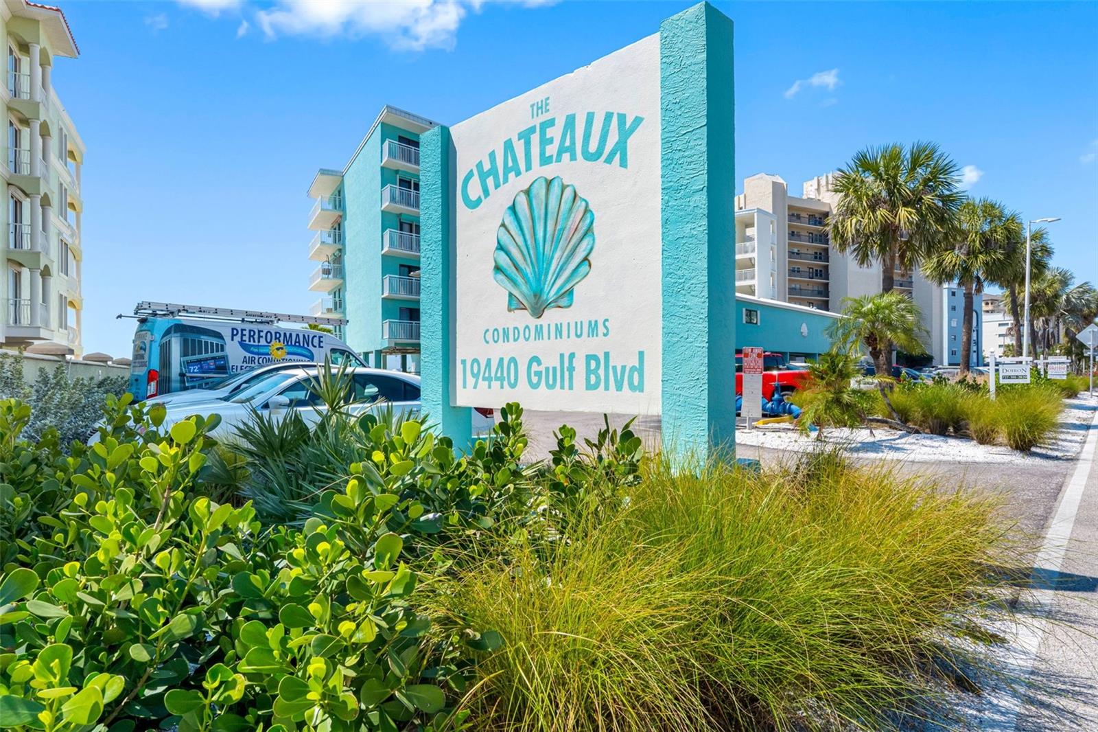 CHATEAUX CONDO - Residential