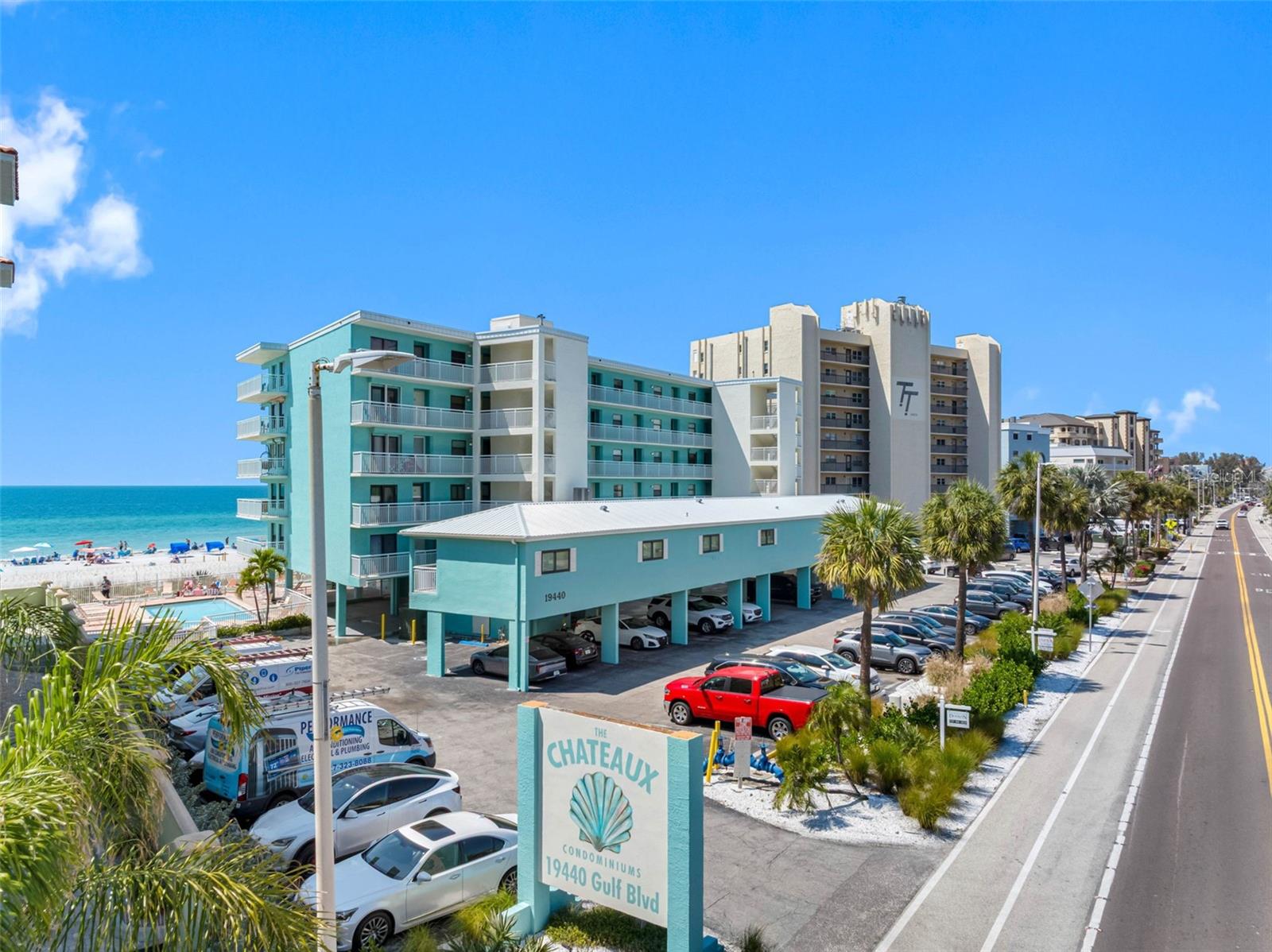 CHATEAUX CONDO - Residential