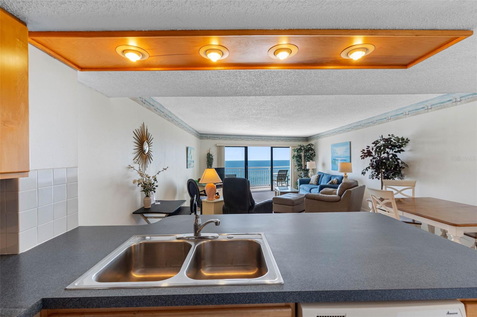 CHATEAUX CONDO - Residential