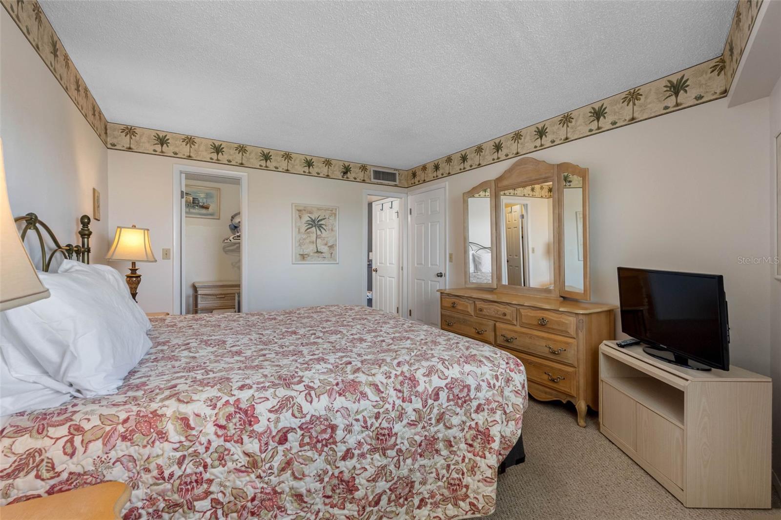 CHATEAUX CONDO - Residential