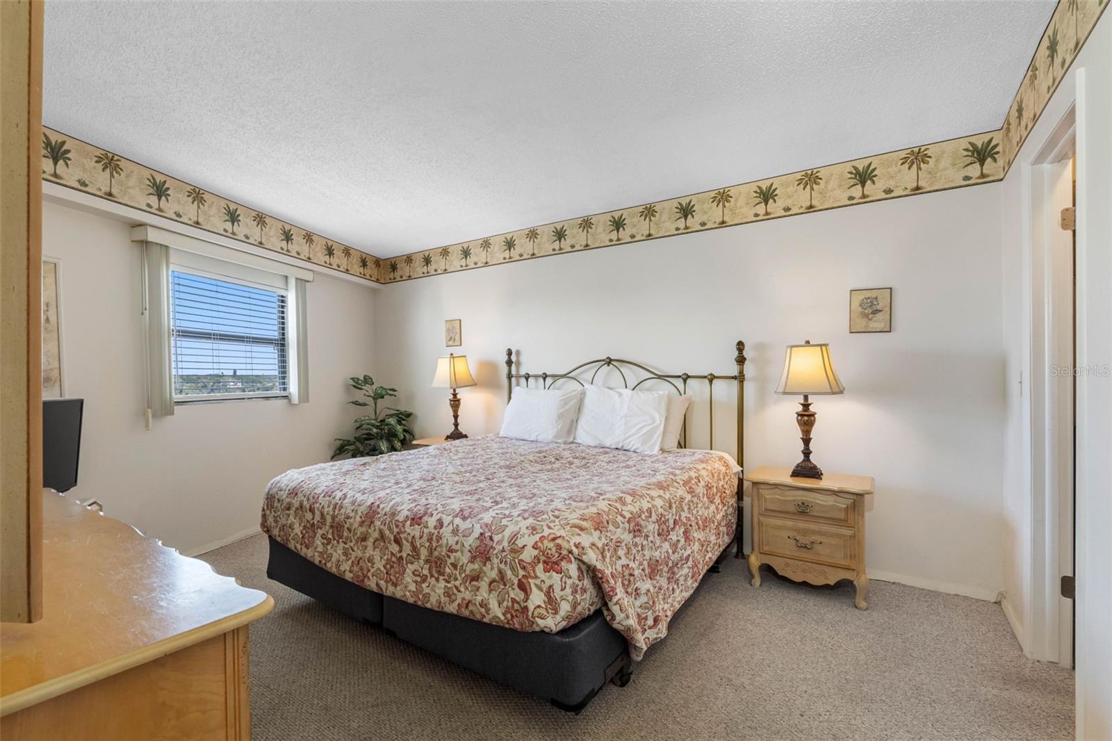 CHATEAUX CONDO - Residential