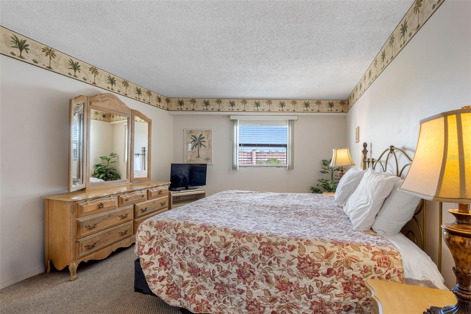 CHATEAUX CONDO - Residential