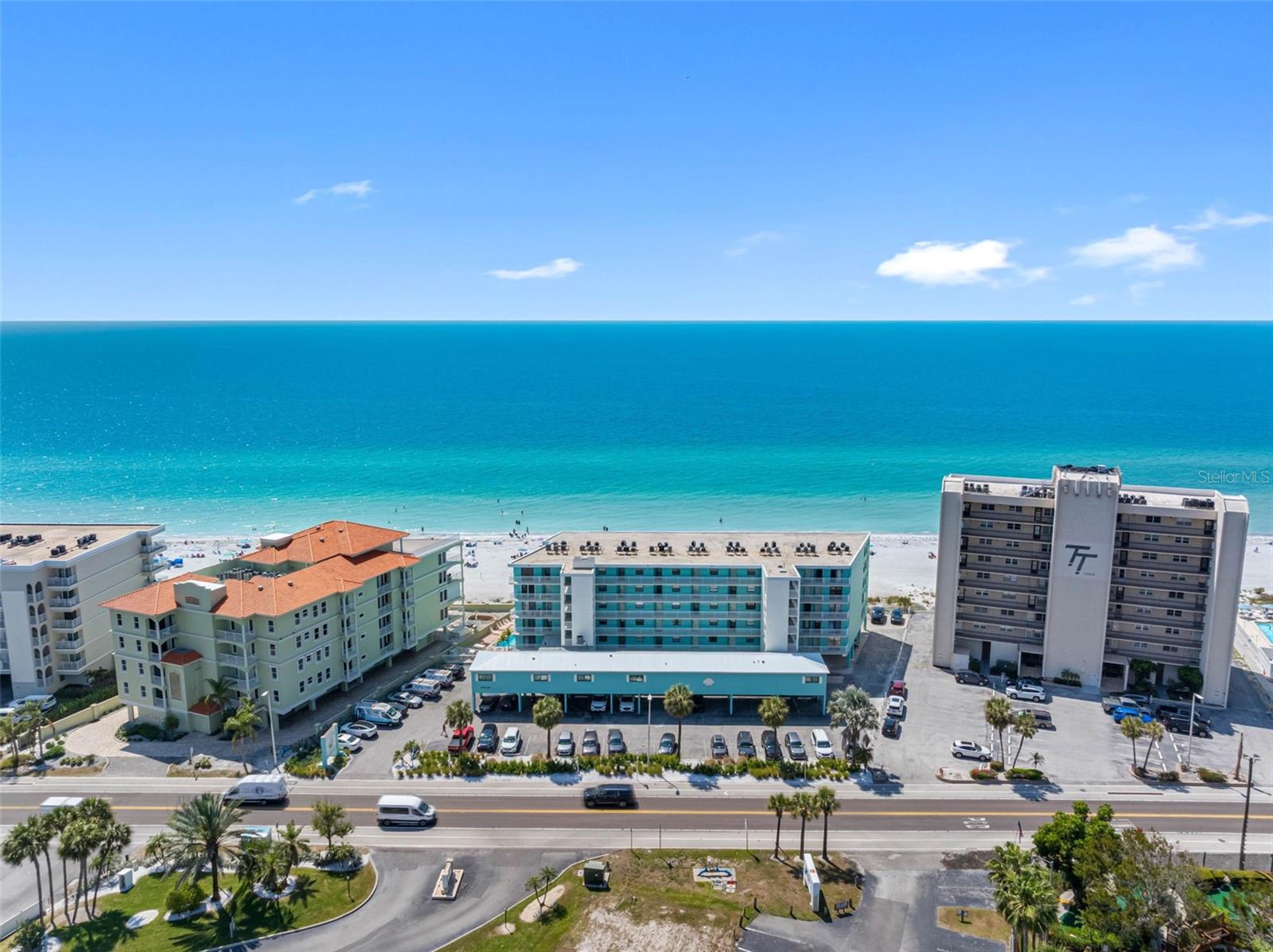 CHATEAUX CONDO - Residential