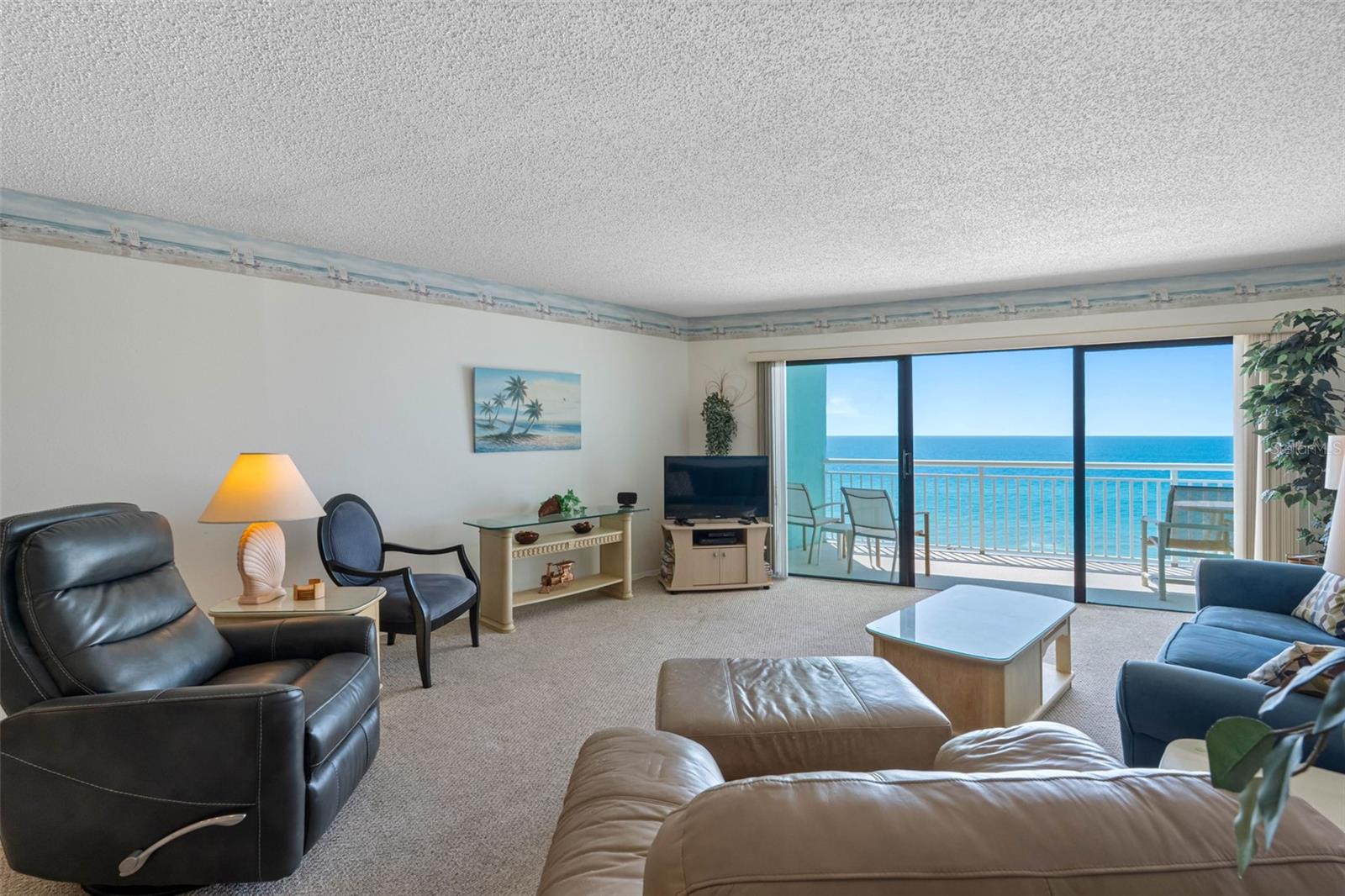 CHATEAUX CONDO - Residential