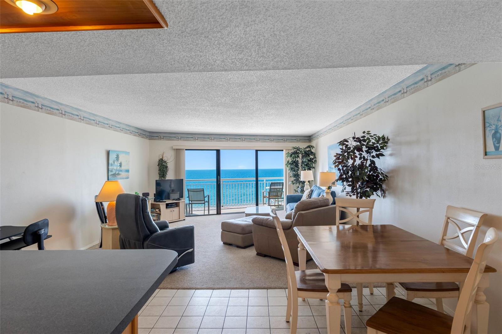 CHATEAUX CONDO - Residential