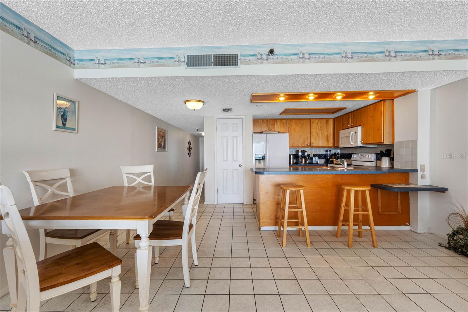 CHATEAUX CONDO - Residential