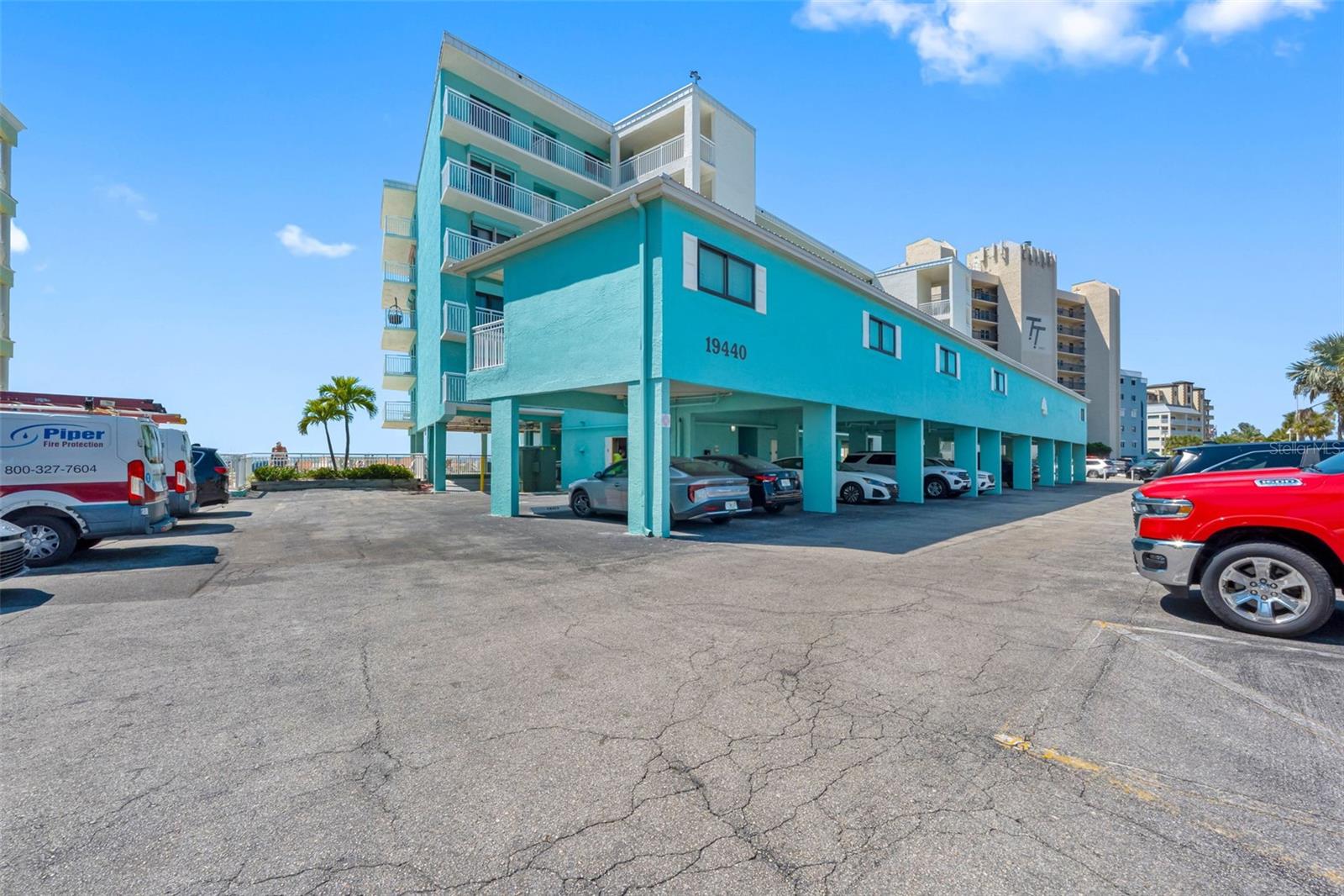 CHATEAUX CONDO - Residential