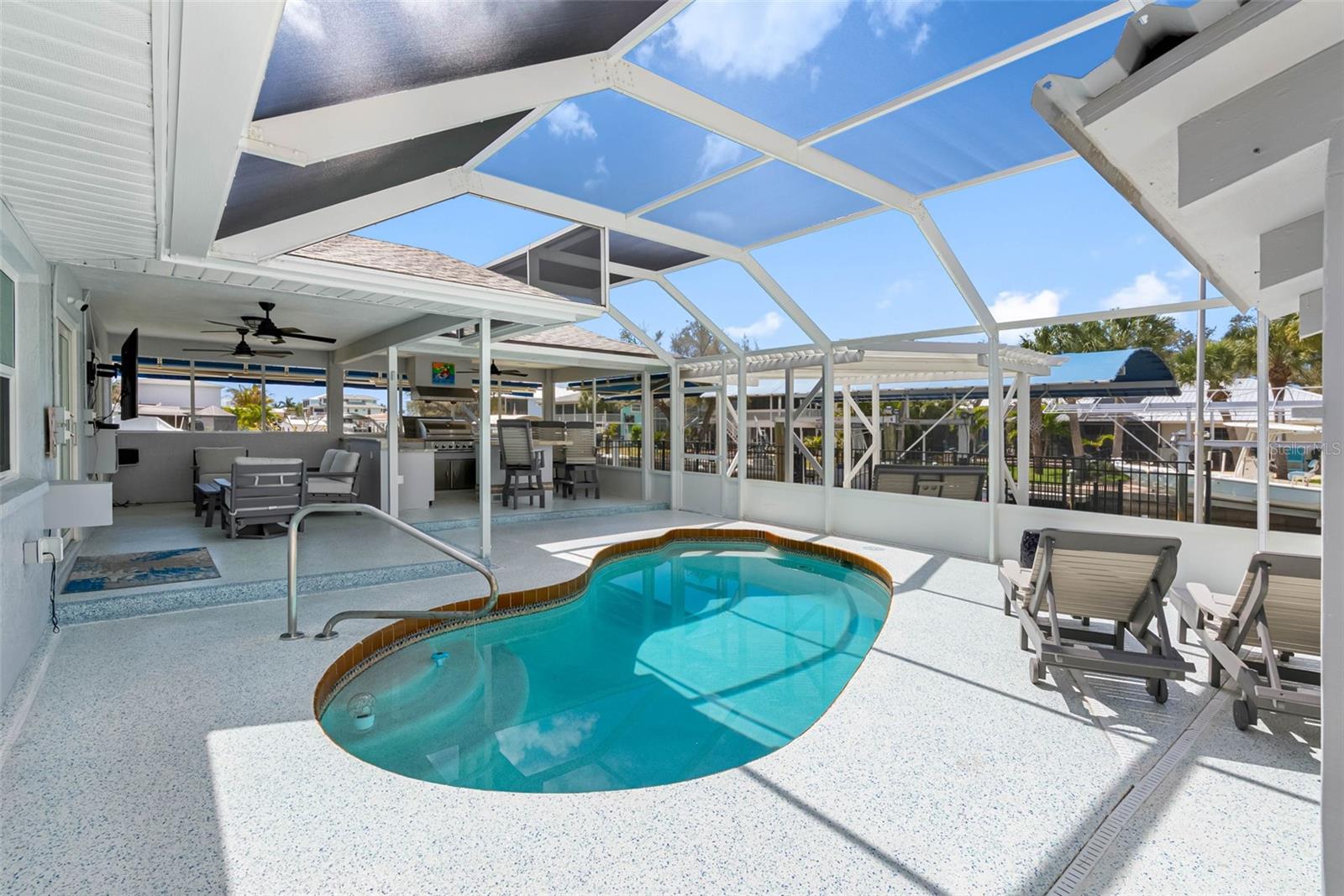 PINE COVE - Residential