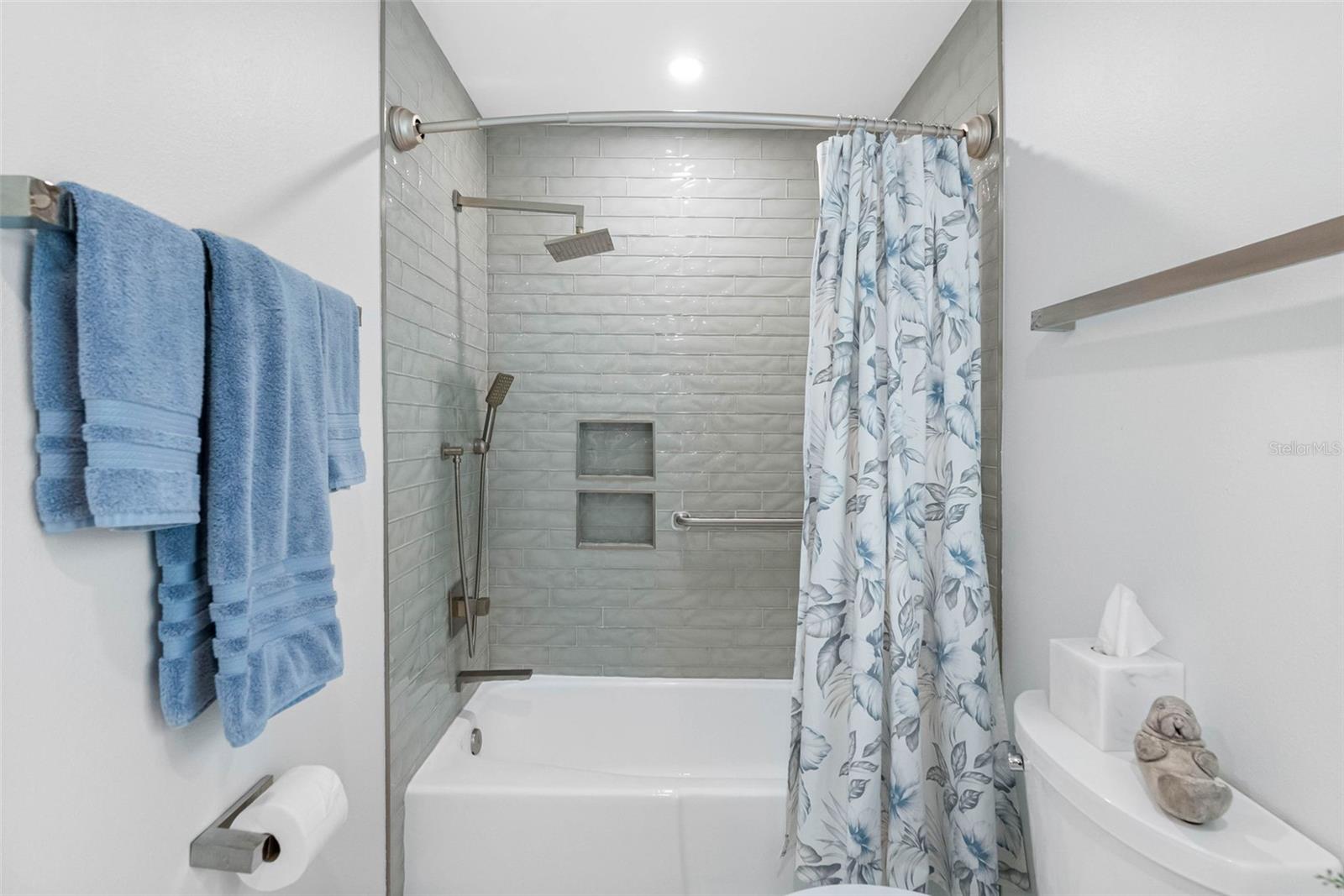 PINE COVE - Residential