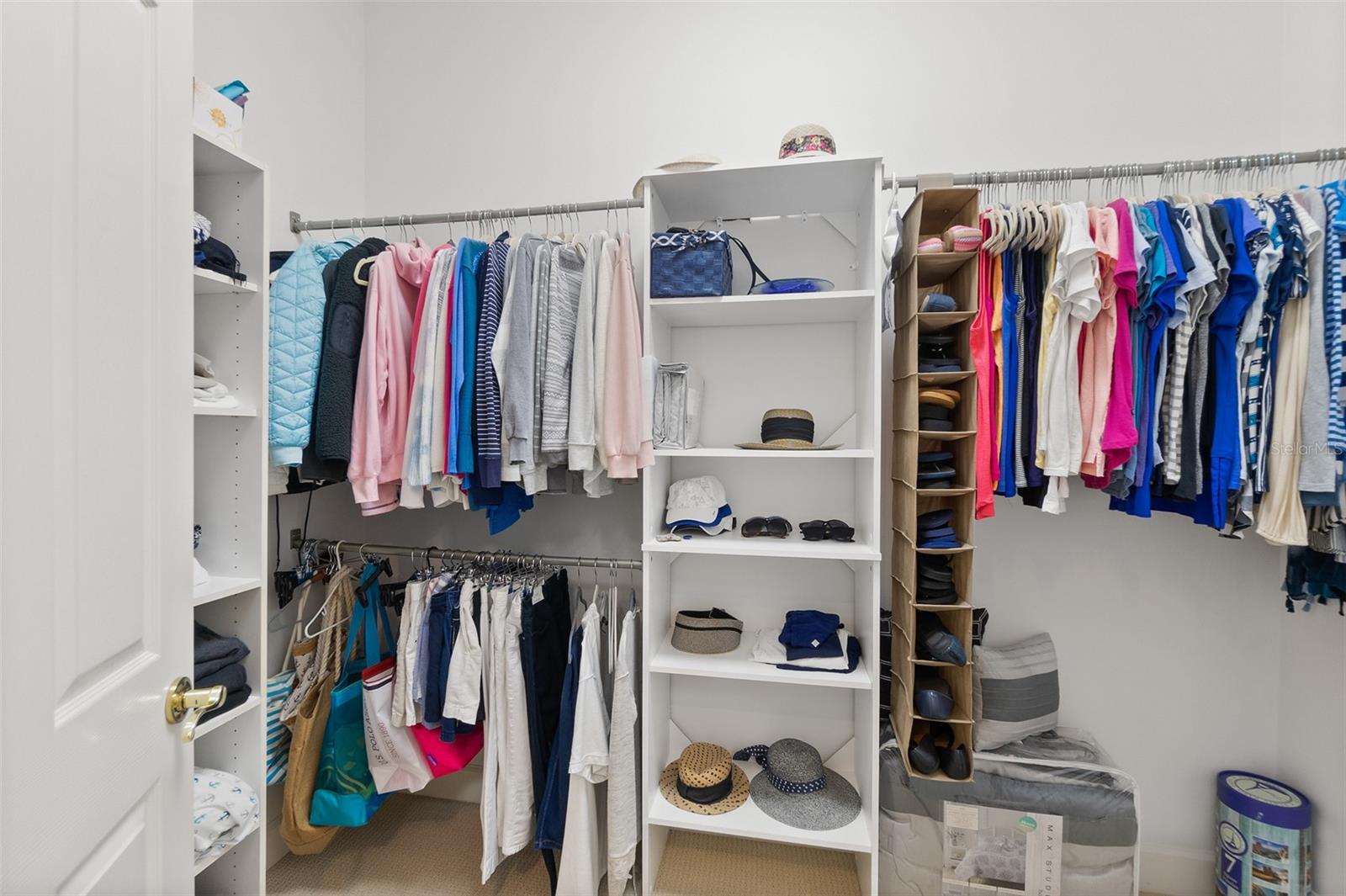 ISLAND ESTATES - Residential