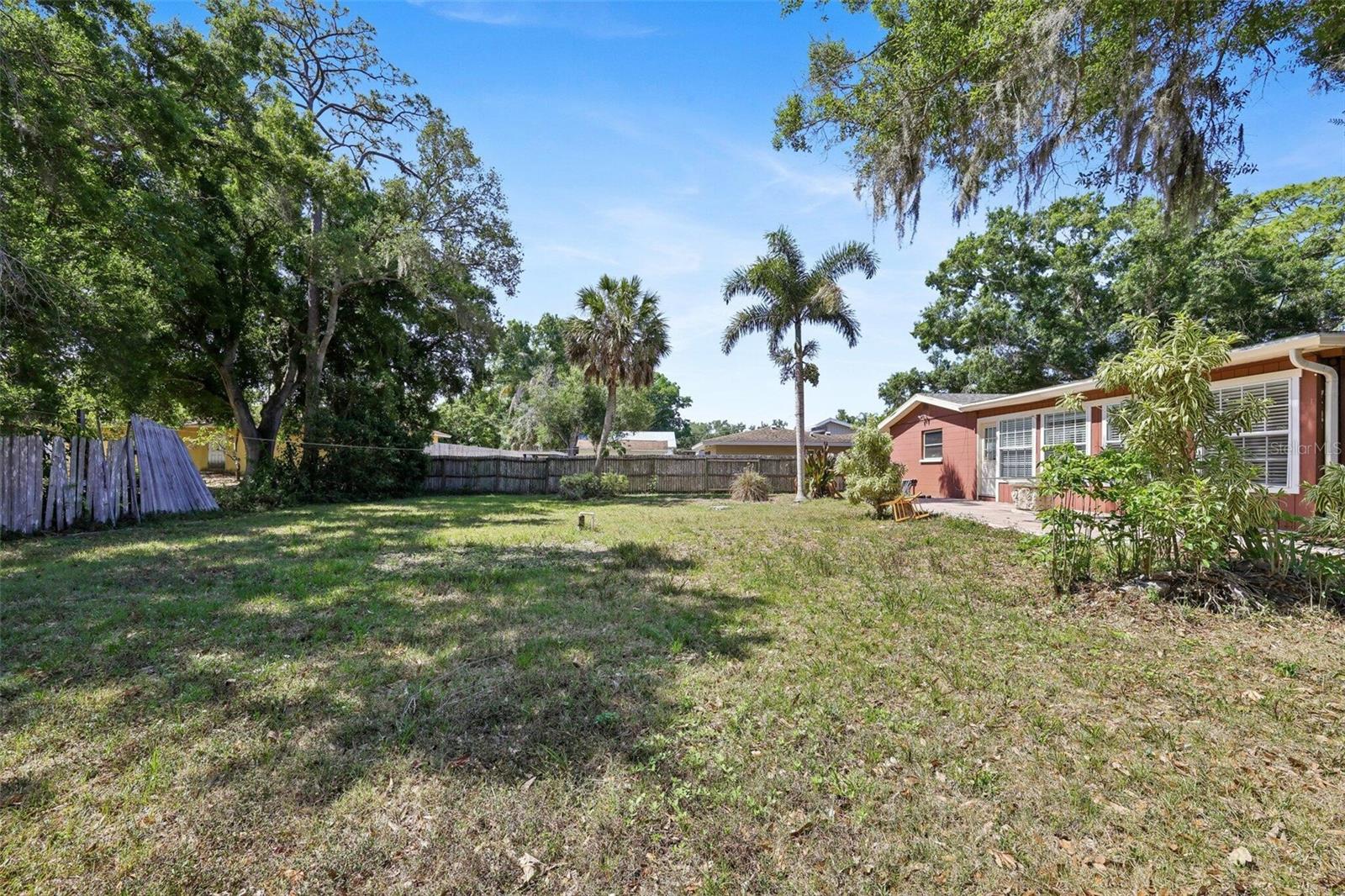 FLORA VILLA - Residential