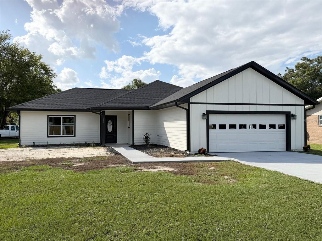 Photo of 131 Hillcrest Circle NE, Branford, FL 32008 (MLS # GC534617)