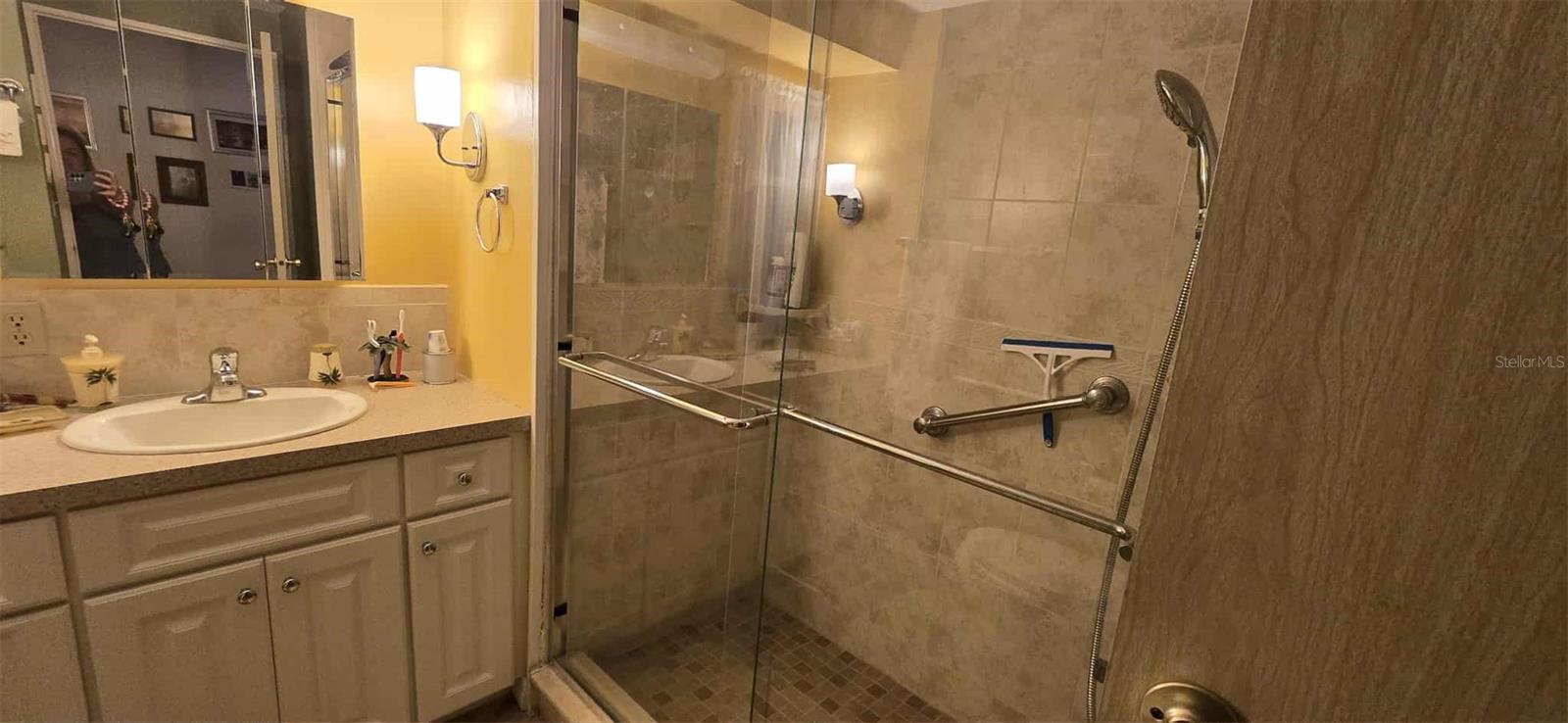 LA CASA MHP CO-OP - Residential