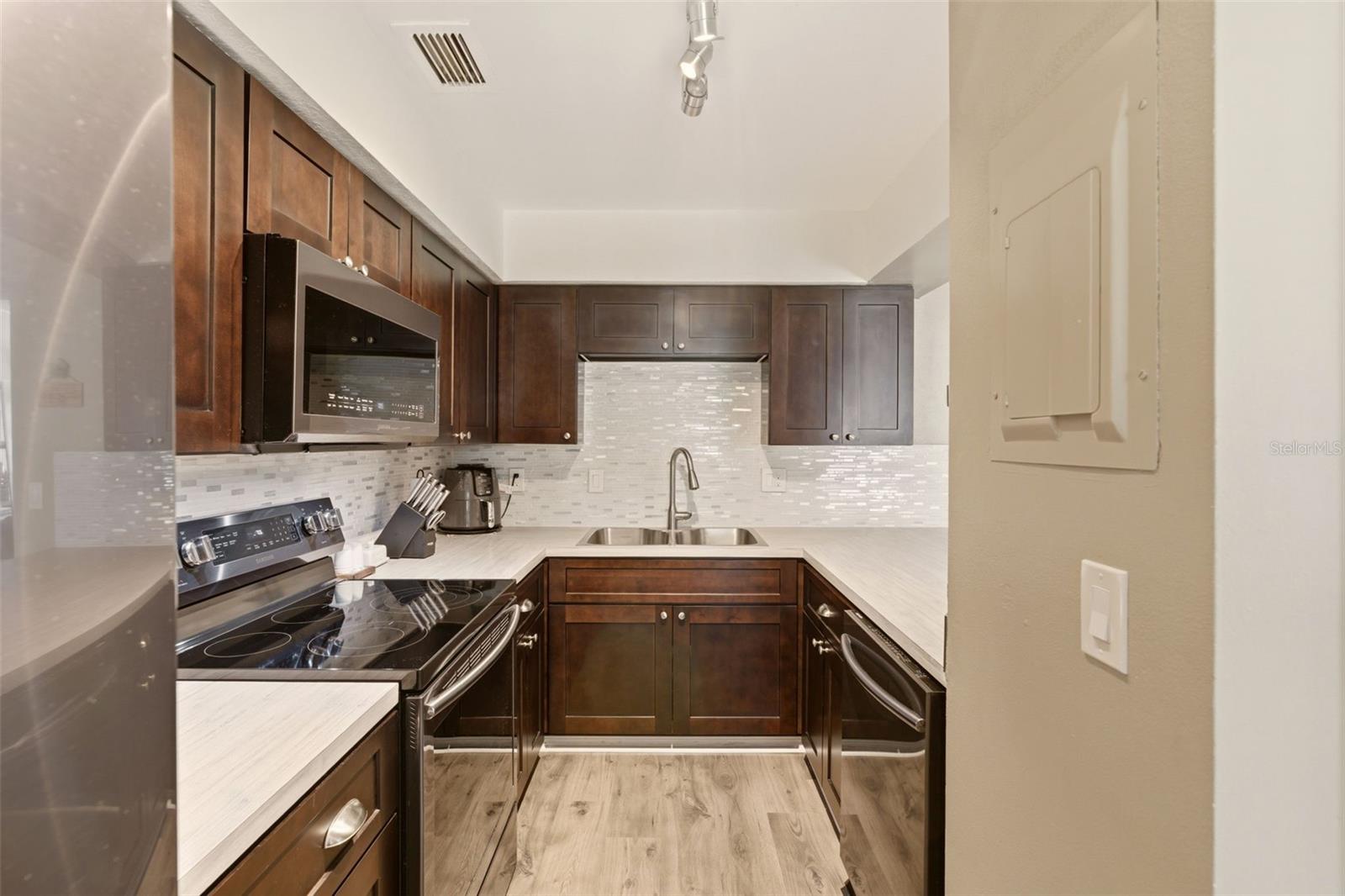 607 CASA PARK COURT K