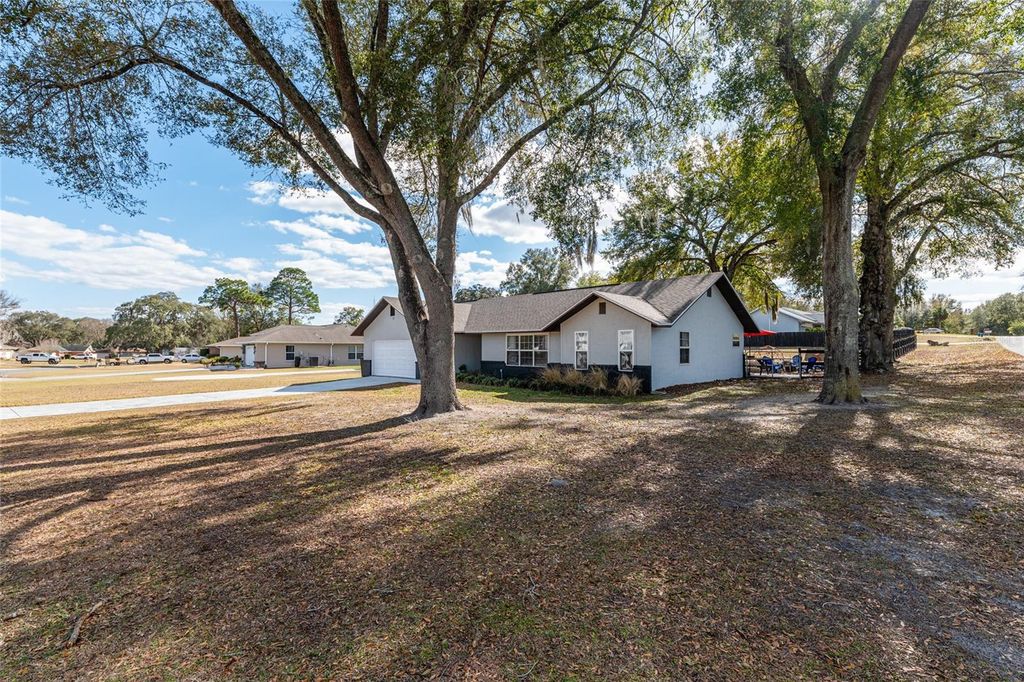 Photo of 8306 SW 100th Lane Road, Ocala, FL 34481 (MLS # OM719479)