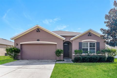 A home in AUBURNDALE