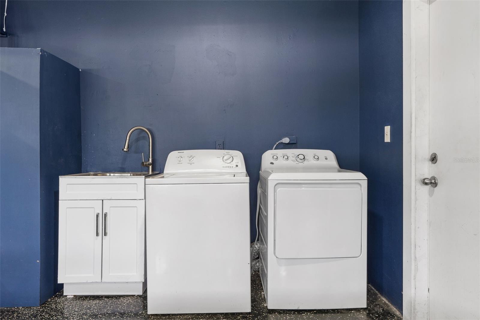 TAMPA SHORES UNIT 7 - Residential