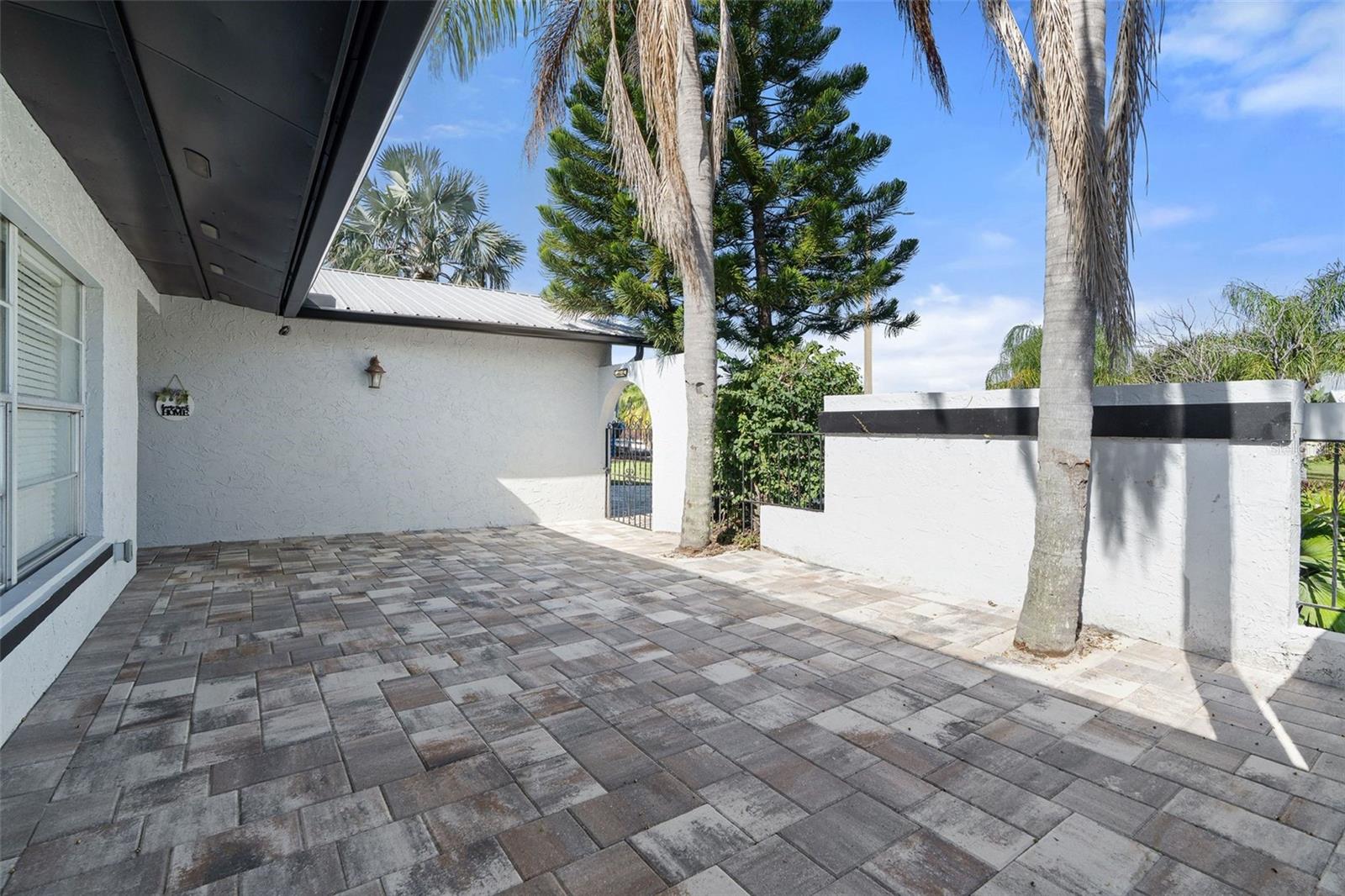 TAMPA SHORES UNIT 7 - Residential