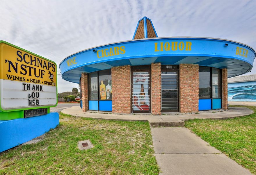 Amazing Location, High Visibility. Nearly in front of Publix Shopping Plaza at a Major High Traffic Intersection across from Walgreens. Multiple uses. B2 zoning. Contact Real Estate professional for information. ;Water: City