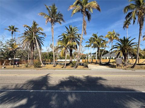 Bay Island Siesta Key : Homes for Sale with Various Designs 33 831 SIESTA DRIVE SARASOTA FL 34242