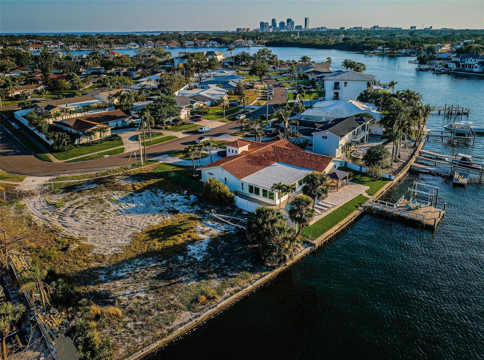 901 EDEN ISLE DRIVE NE