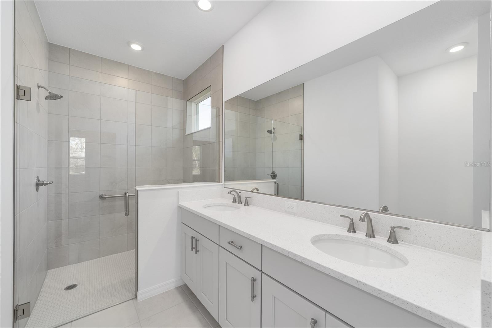 ON TOP OF THE WORLD - Residential