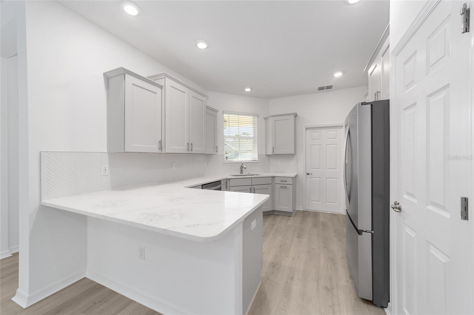 ON TOP OF THE WORLD - Residential