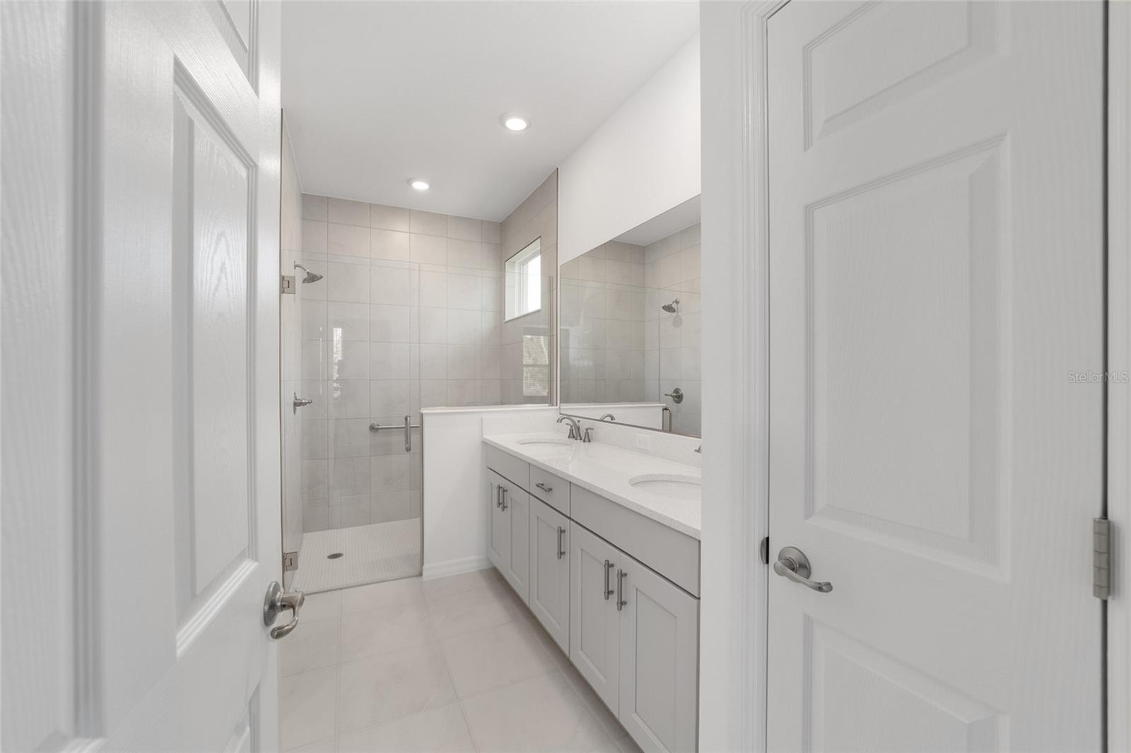 ON TOP OF THE WORLD - Residential