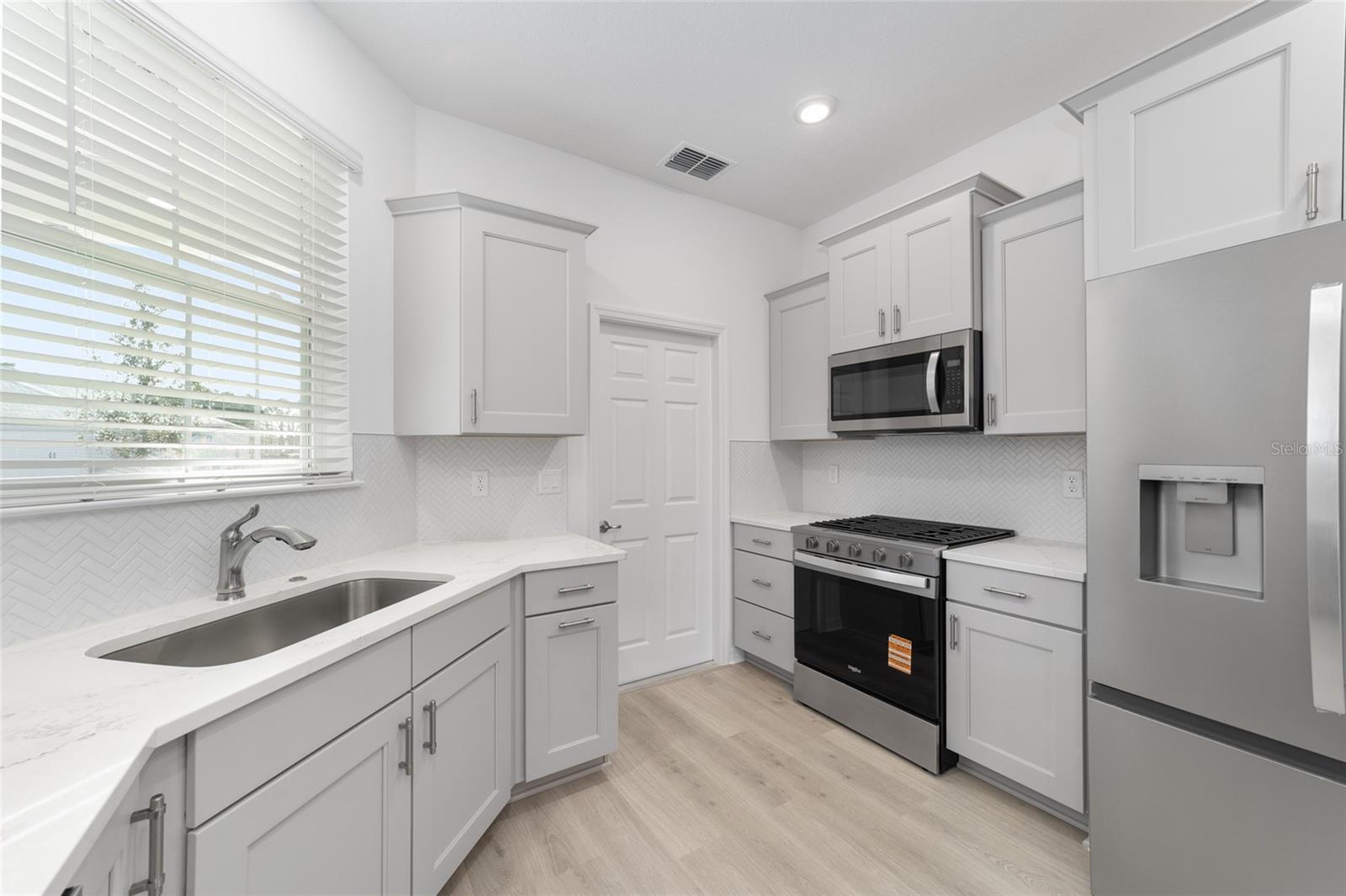 ON TOP OF THE WORLD - Residential