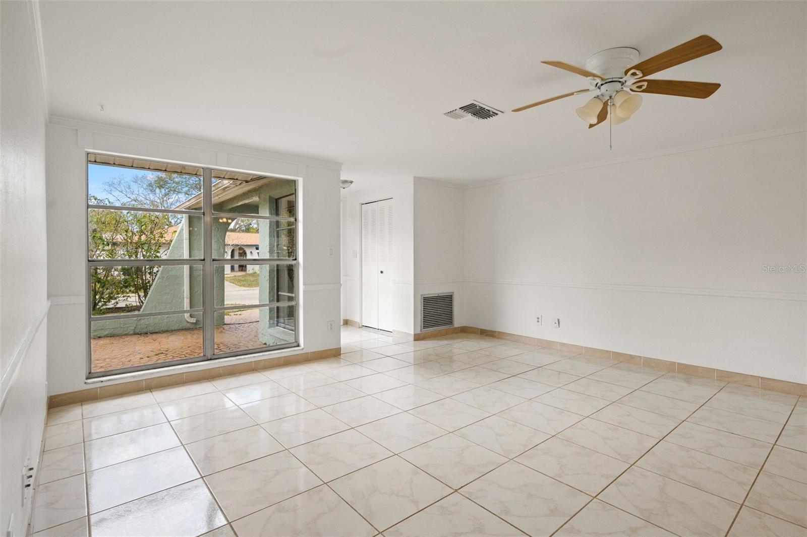 EMBASSY HILLS - Residential