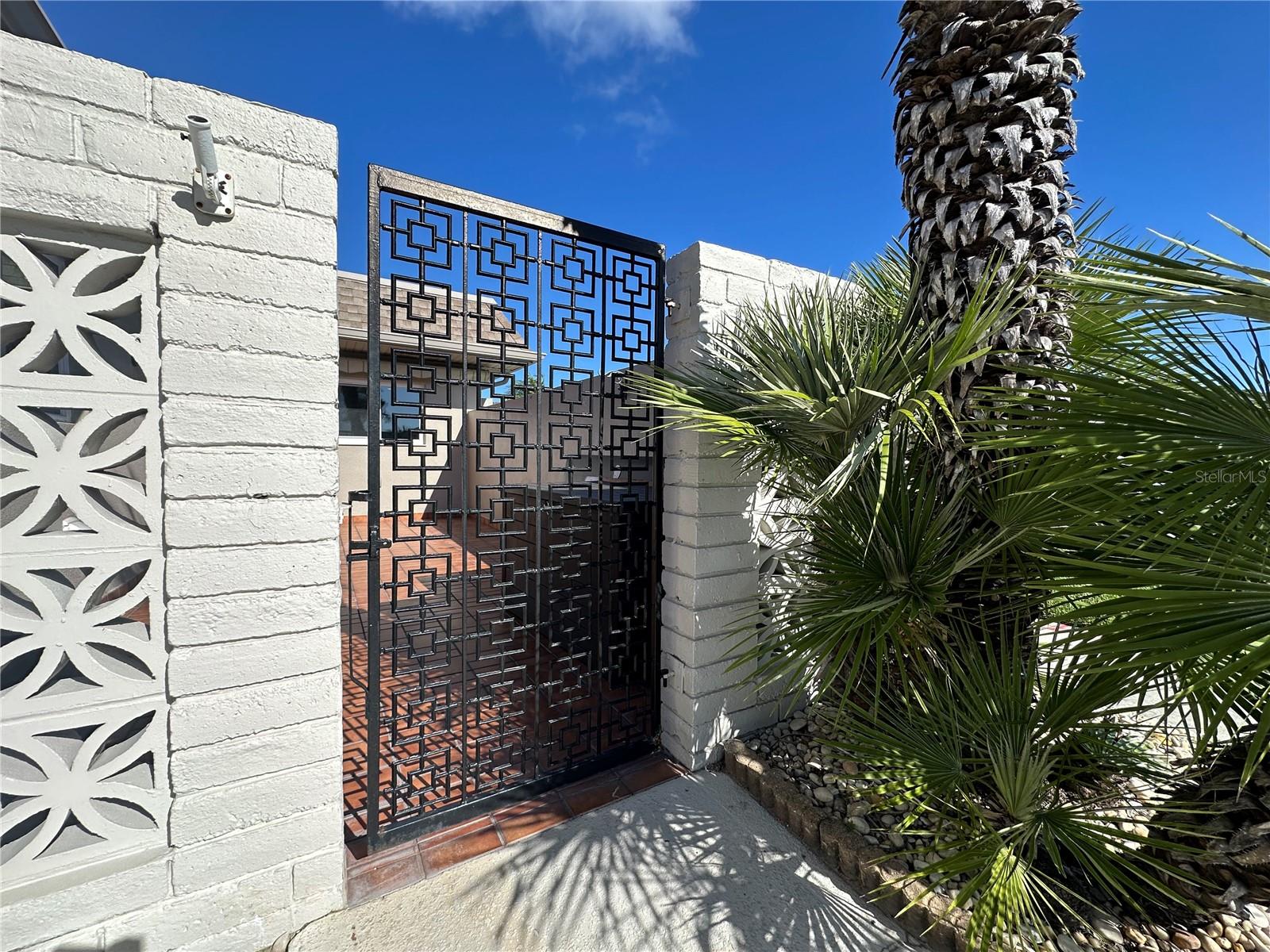 BOCA CIEGA POINT EAST - Residential