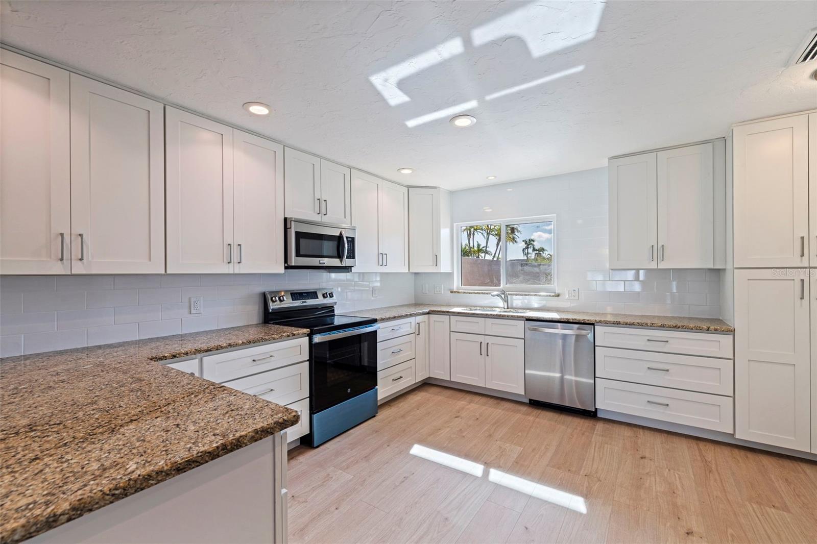 BOCA CIEGA POINT EAST - Residential