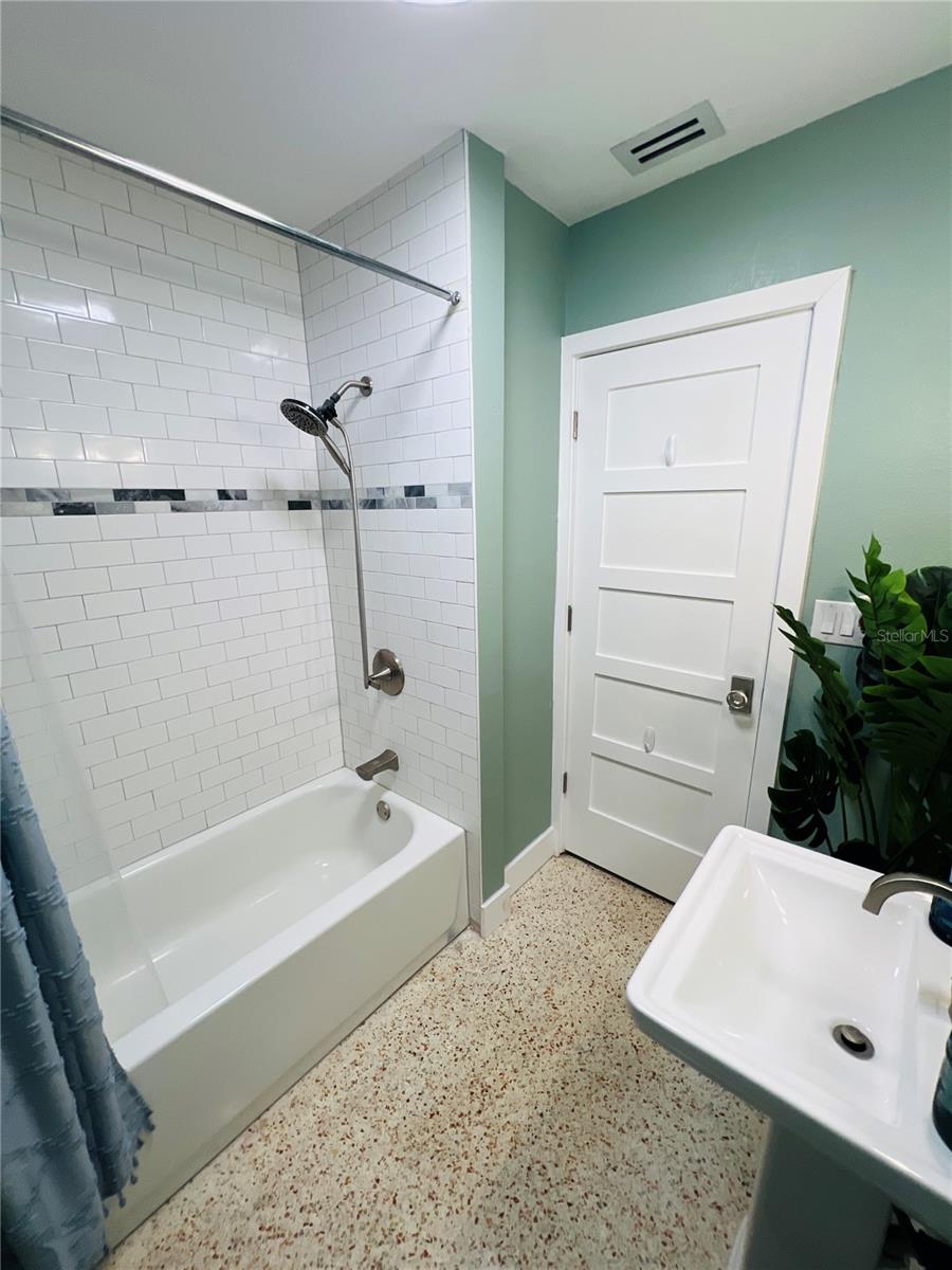 HARBOR VIEW VILLAS 1ST ADD - Residential