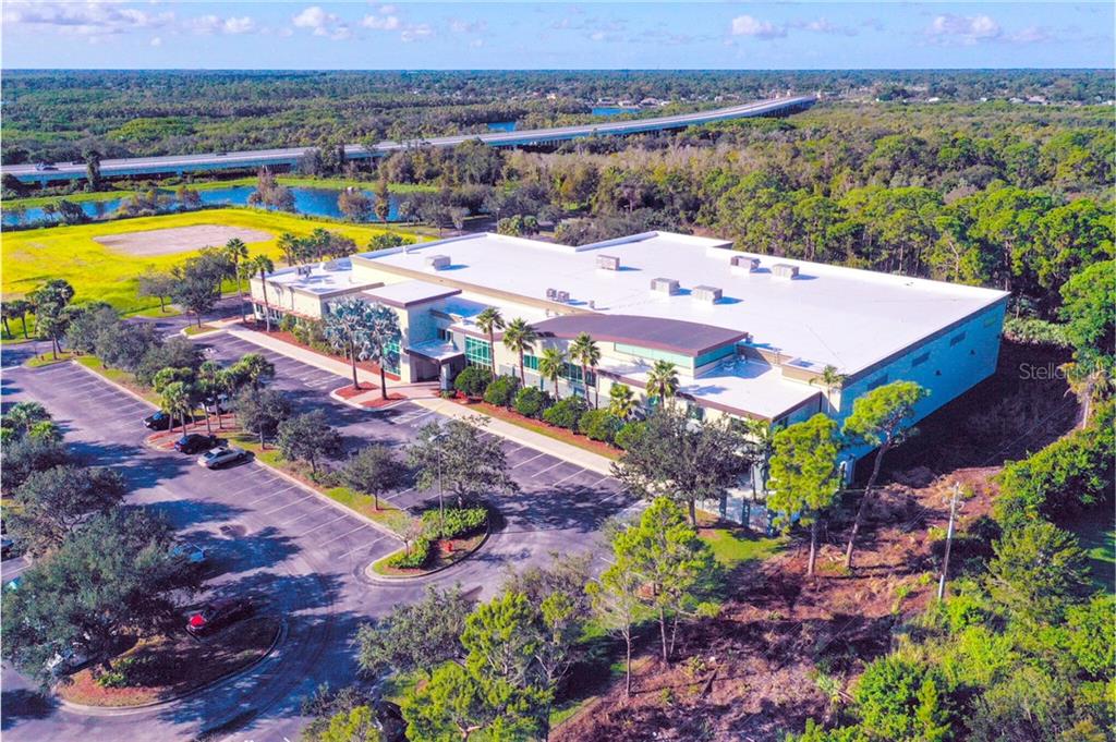 For sale wonderful freestanding office/warehouse 59,553 SF. Zoning CS, 4 loading docks, reception area, & elevator access. Conference rooms on site and private restrooms. 35,000 SF of air conditioned, construction reinforced concrete. Power supply Amps: 1,200. 24-30' clear ceiling height.