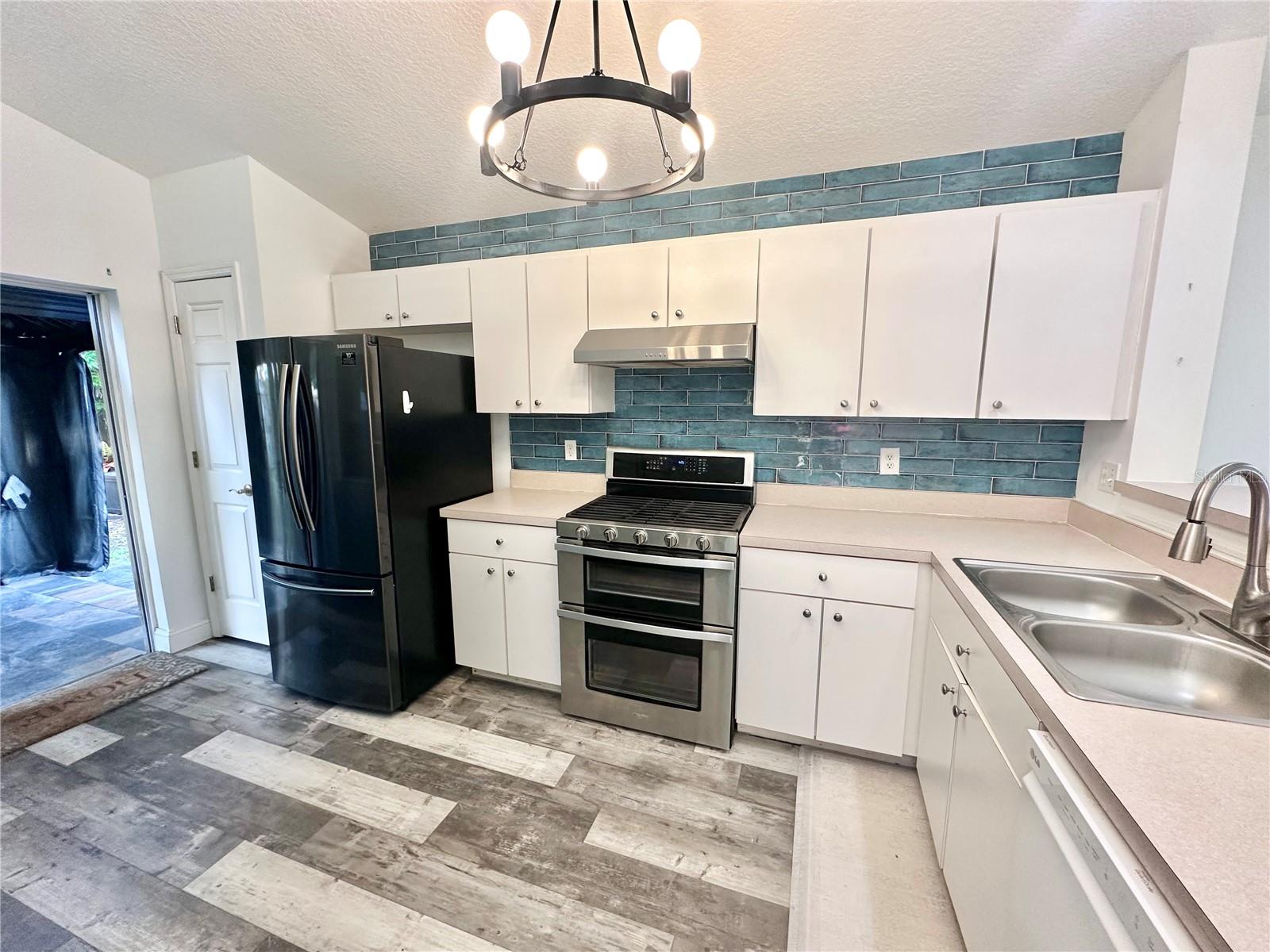 THOUSAND OAKS MULTI FAMILY - Residential