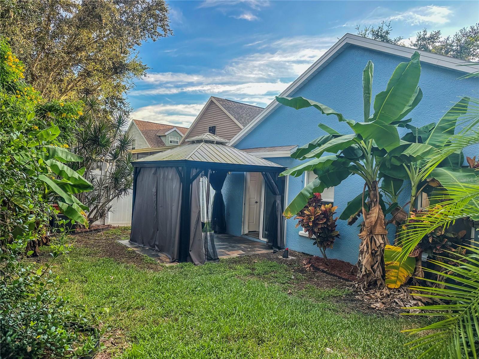 THOUSAND OAKS MULTI FAMILY - Residential