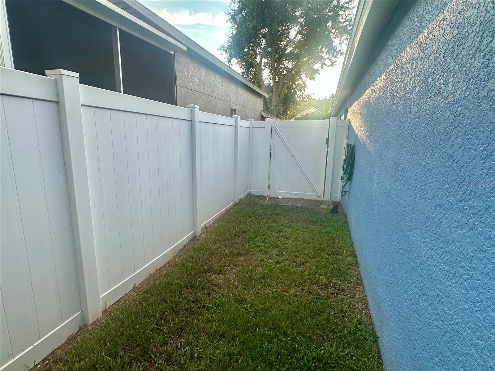 THOUSAND OAKS MULTI FAMILY - Residential