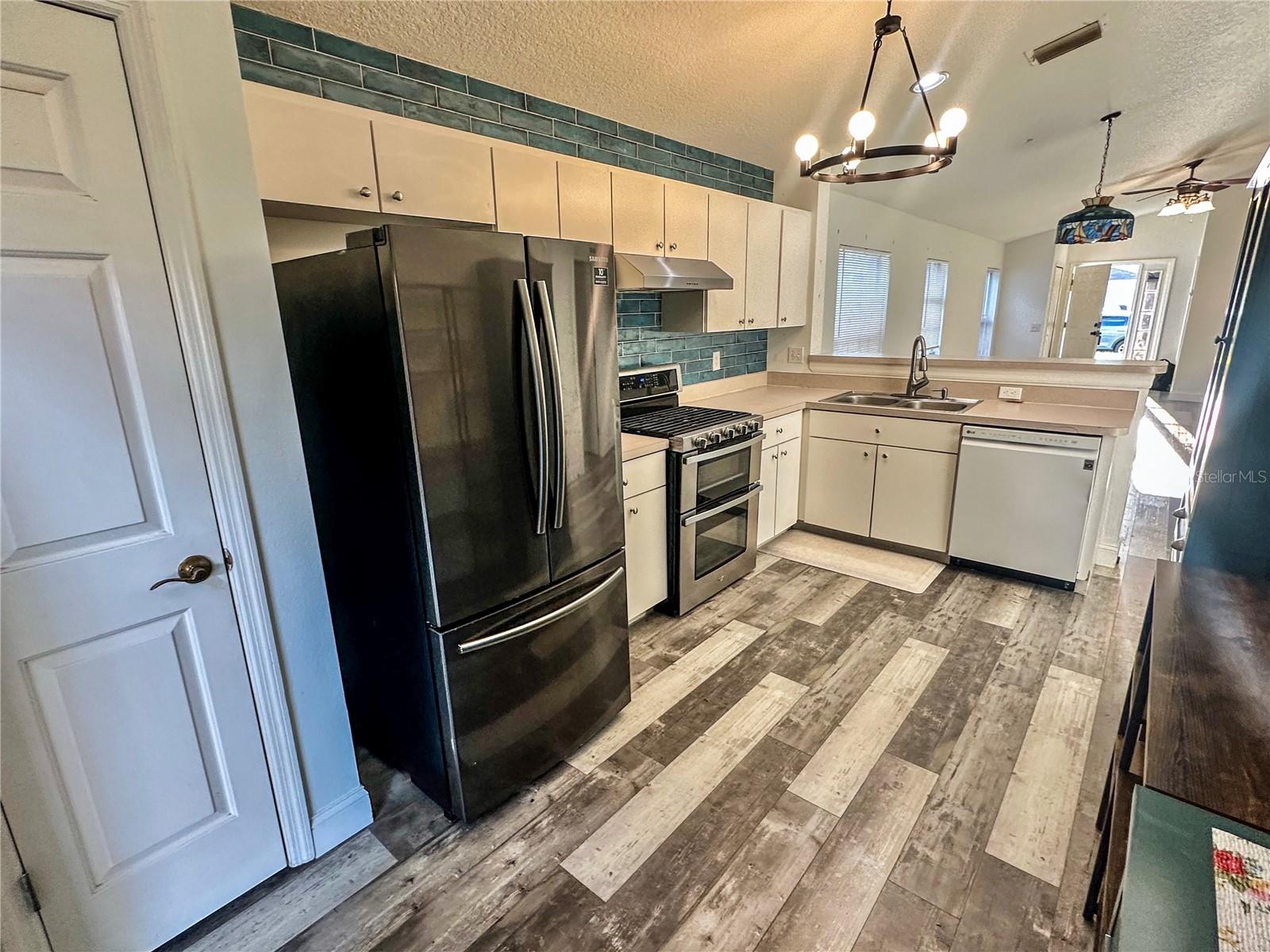 THOUSAND OAKS MULTI FAMILY - Residential