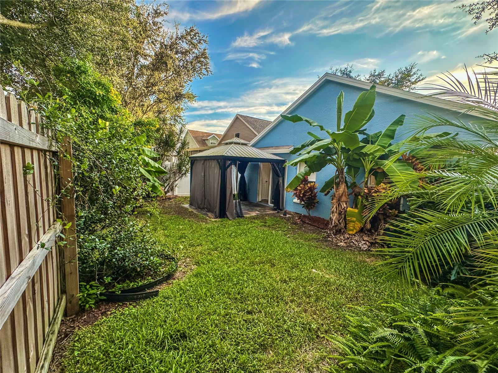 THOUSAND OAKS MULTI FAMILY - Residential